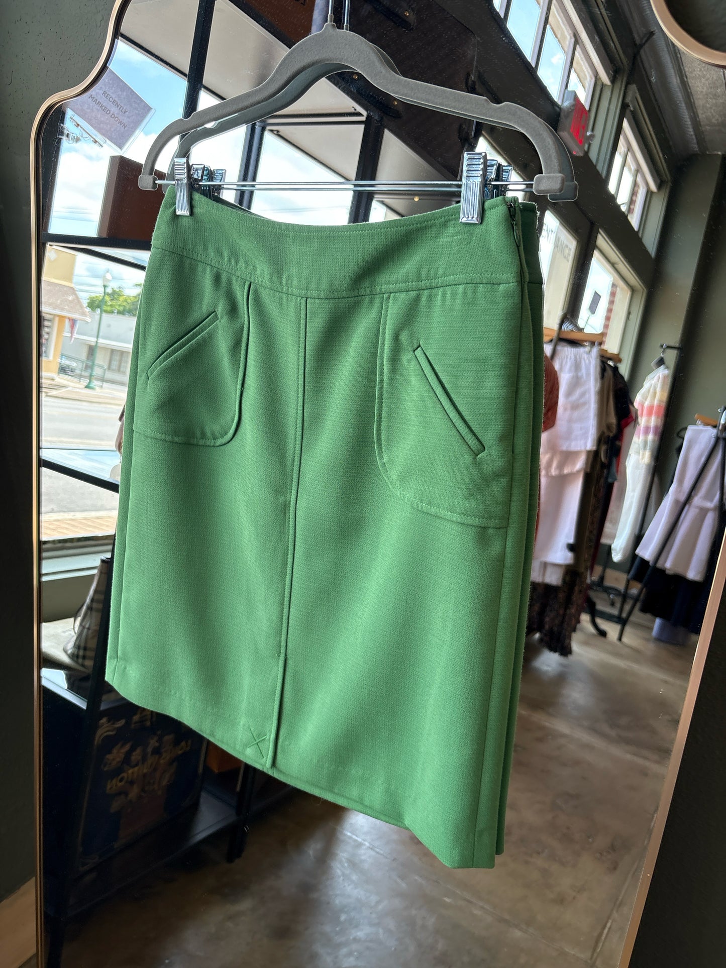 Banana Republic Size 2 Green Skirt