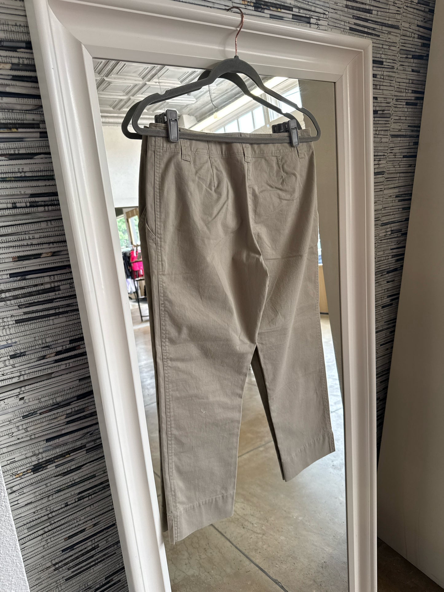 Tommy Bahama Size 2 Beige Pants