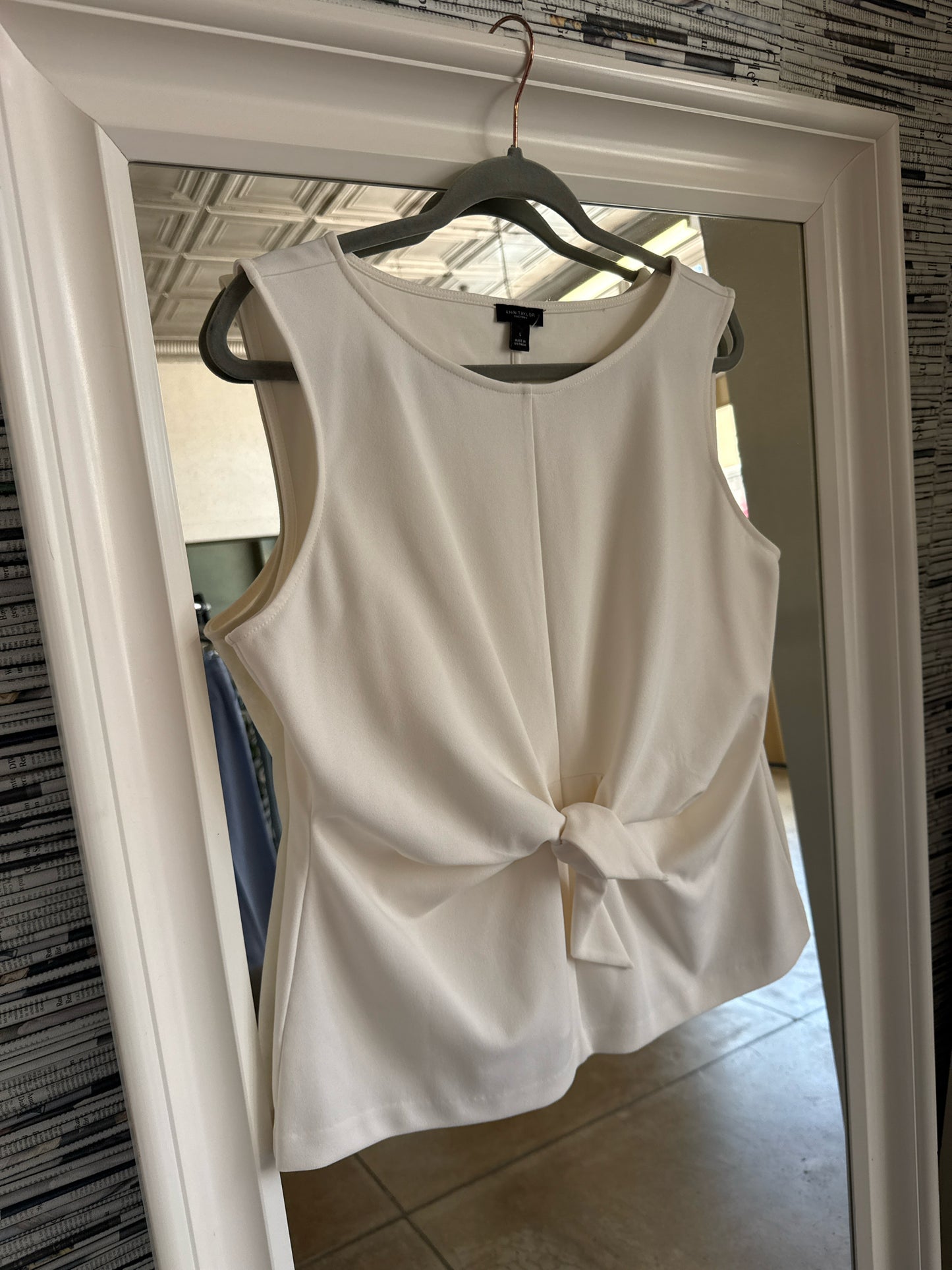 ANN TAYLOR Size L Cream Top
