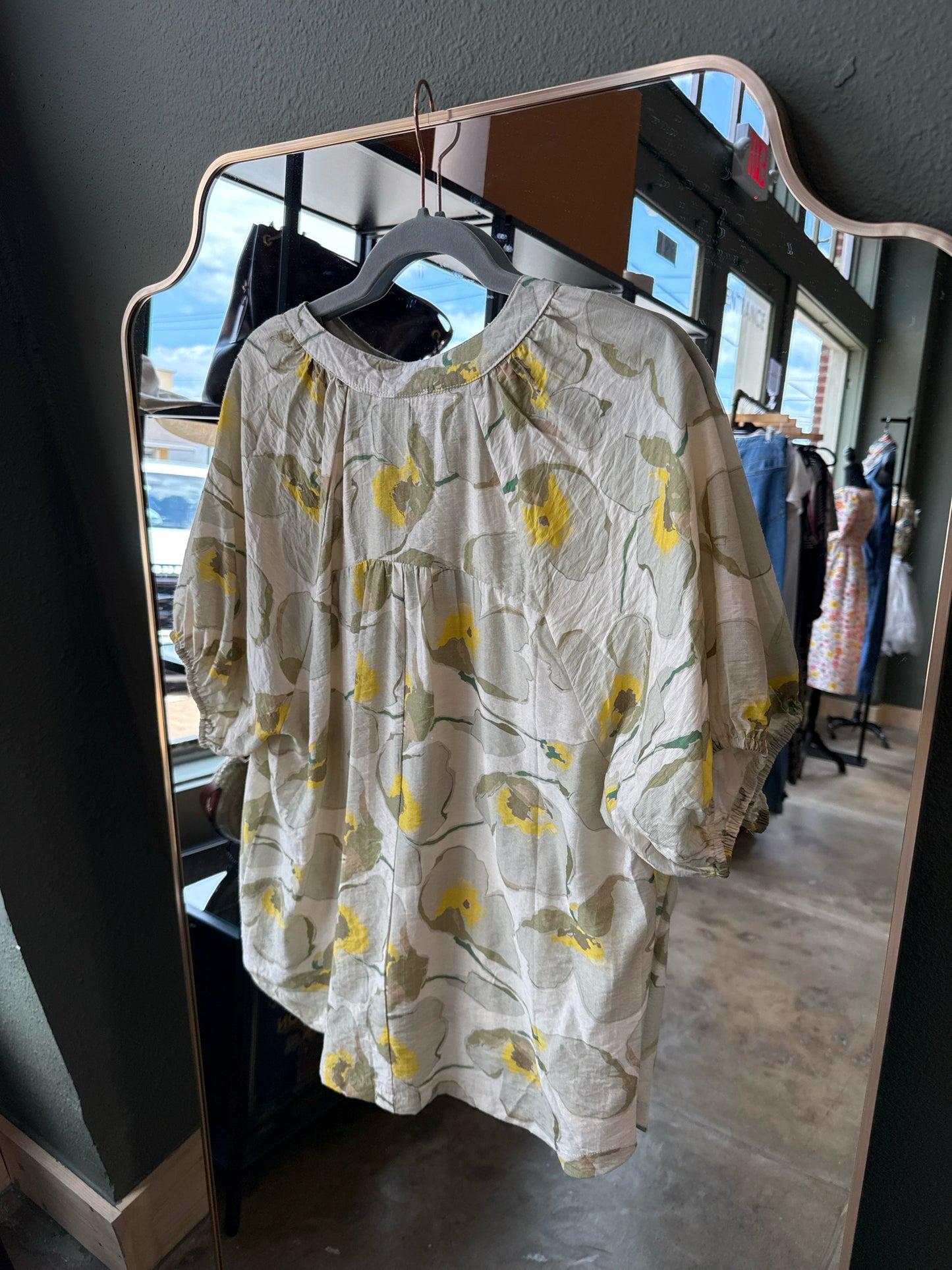 Umgee Size S Ivory/Multi Floral Top