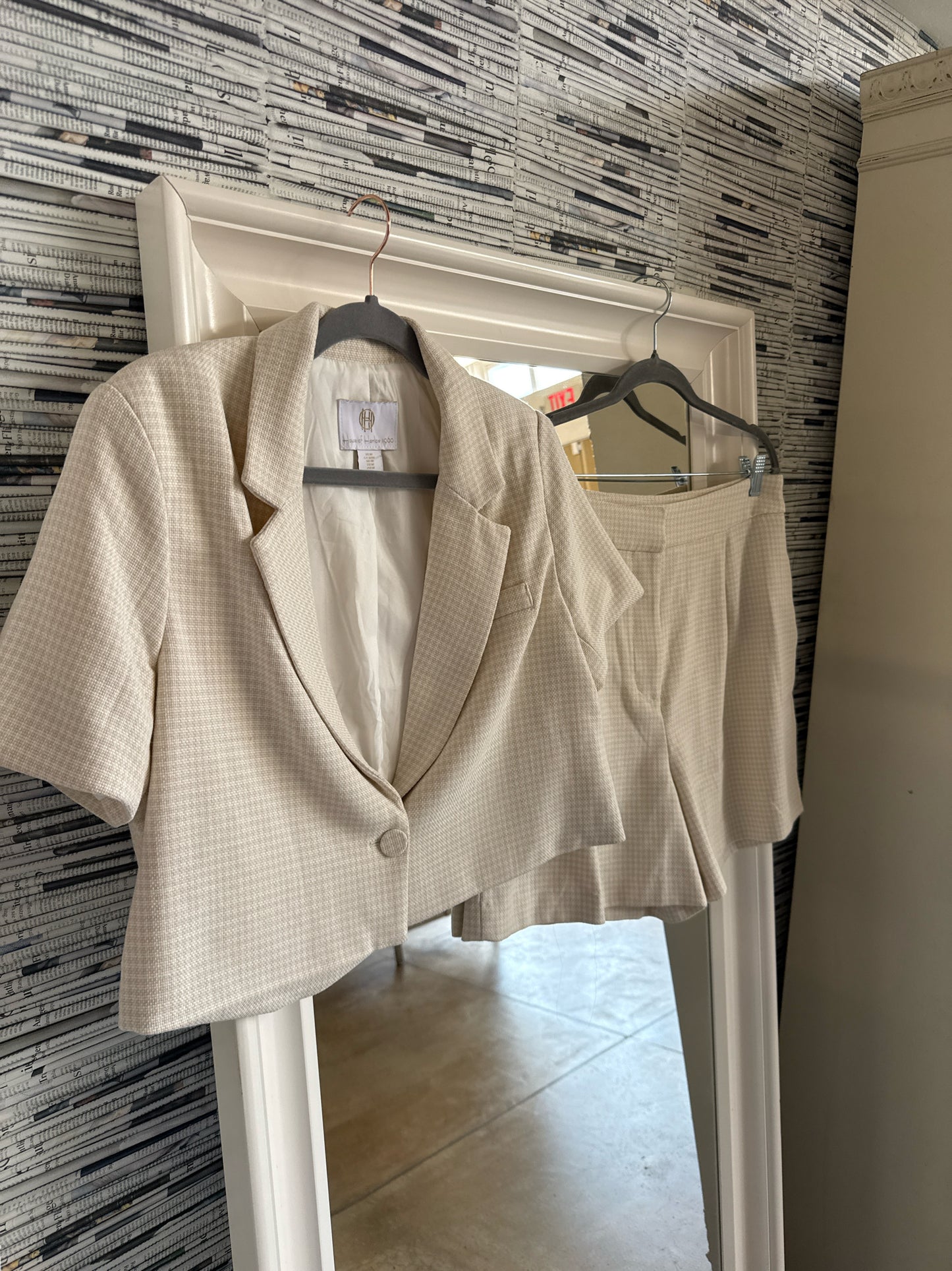 House of Harlow 1960 Size M Cream Two Piece Set