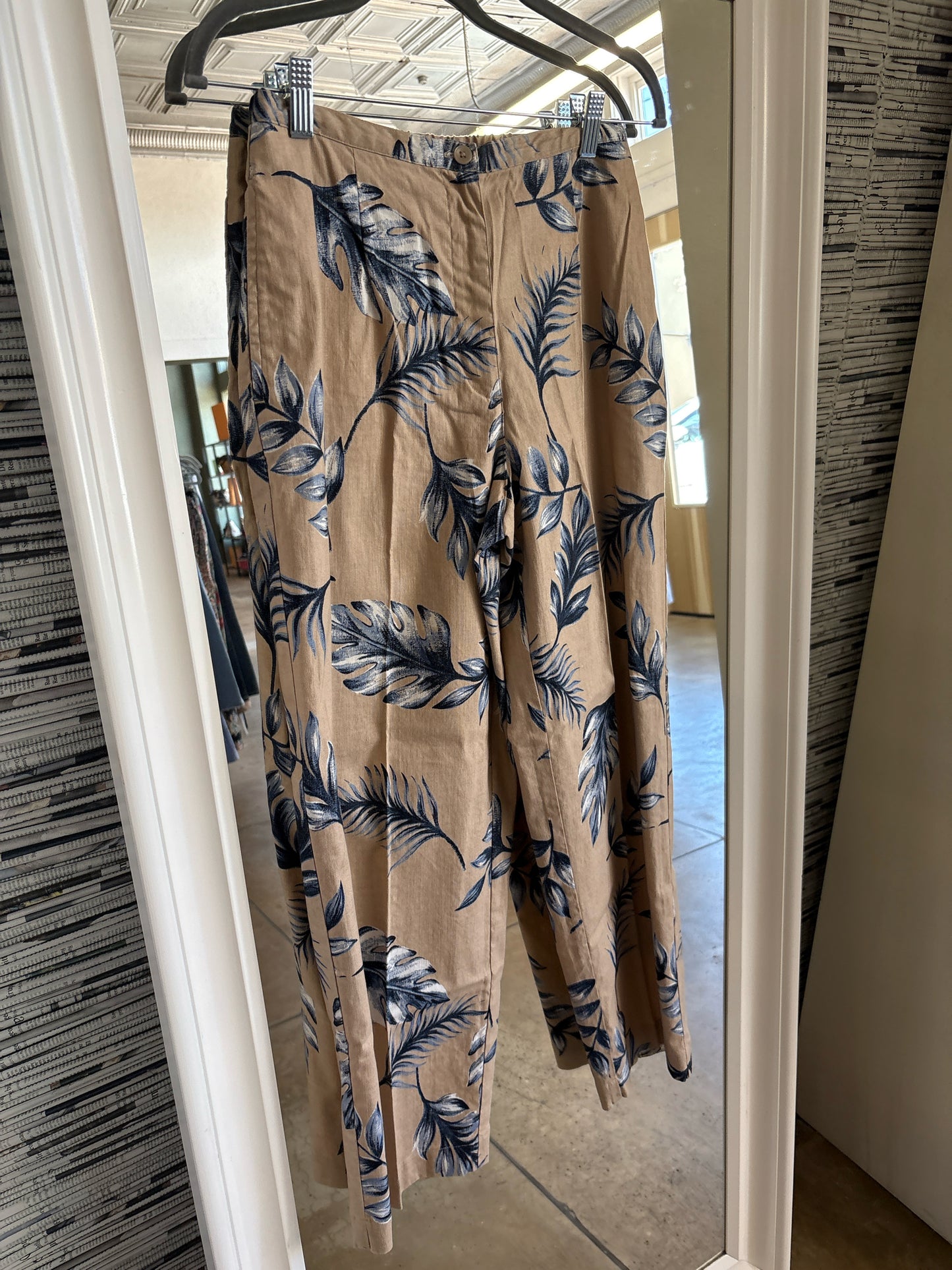 TALBOTS Size 6 Khaki/Navy Pants