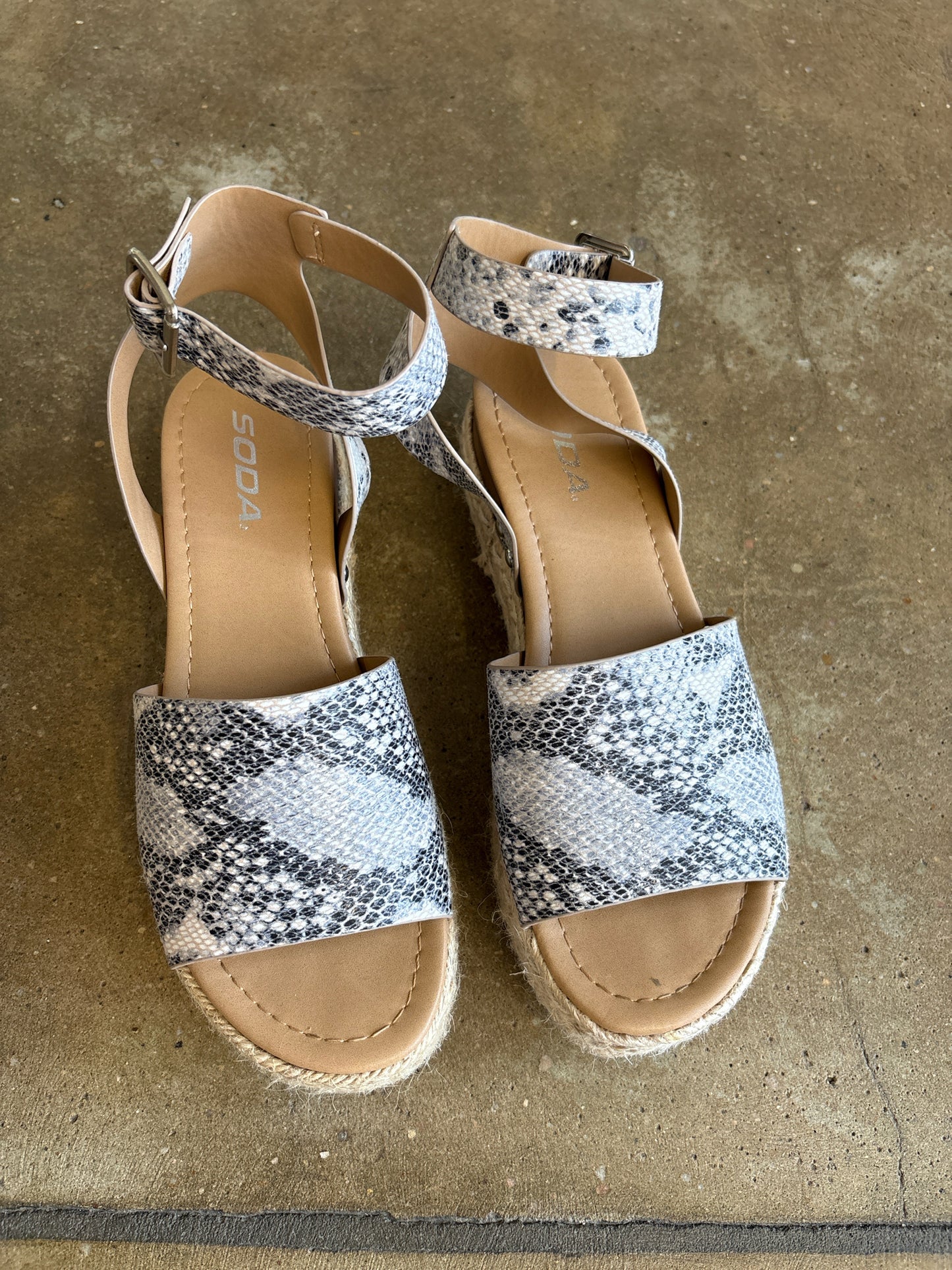 Soda Shoe Size 8 Snakeskin Sandals