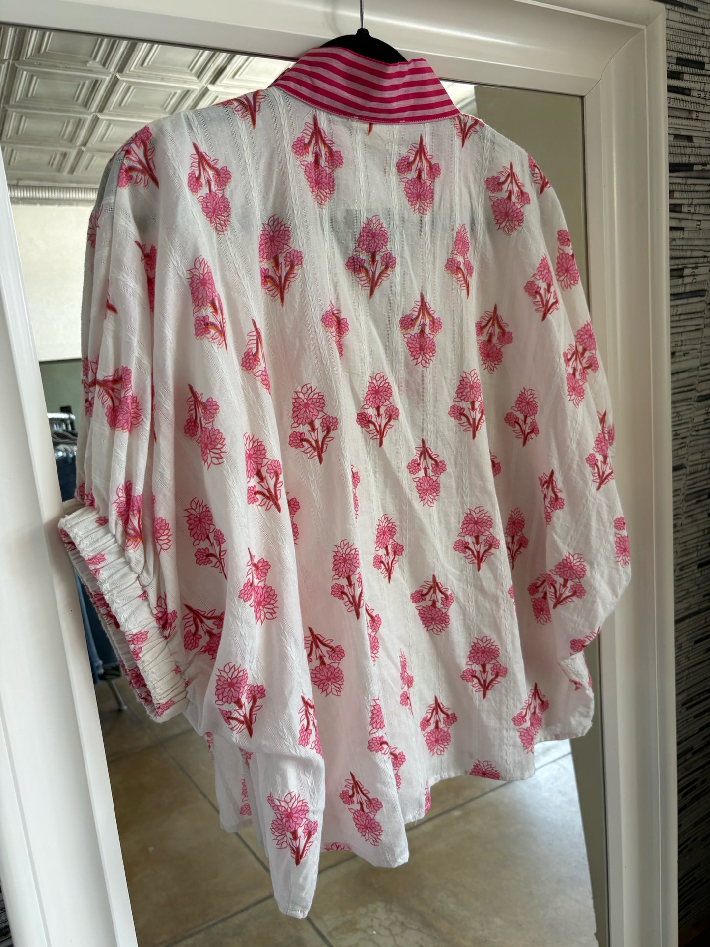 entro Size L white and pink Top
