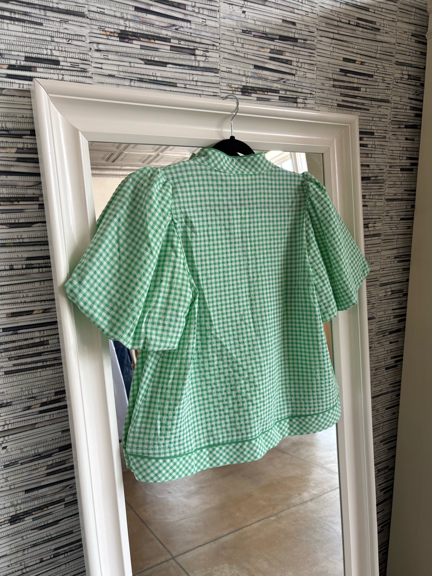 entro Size M Green/White Top