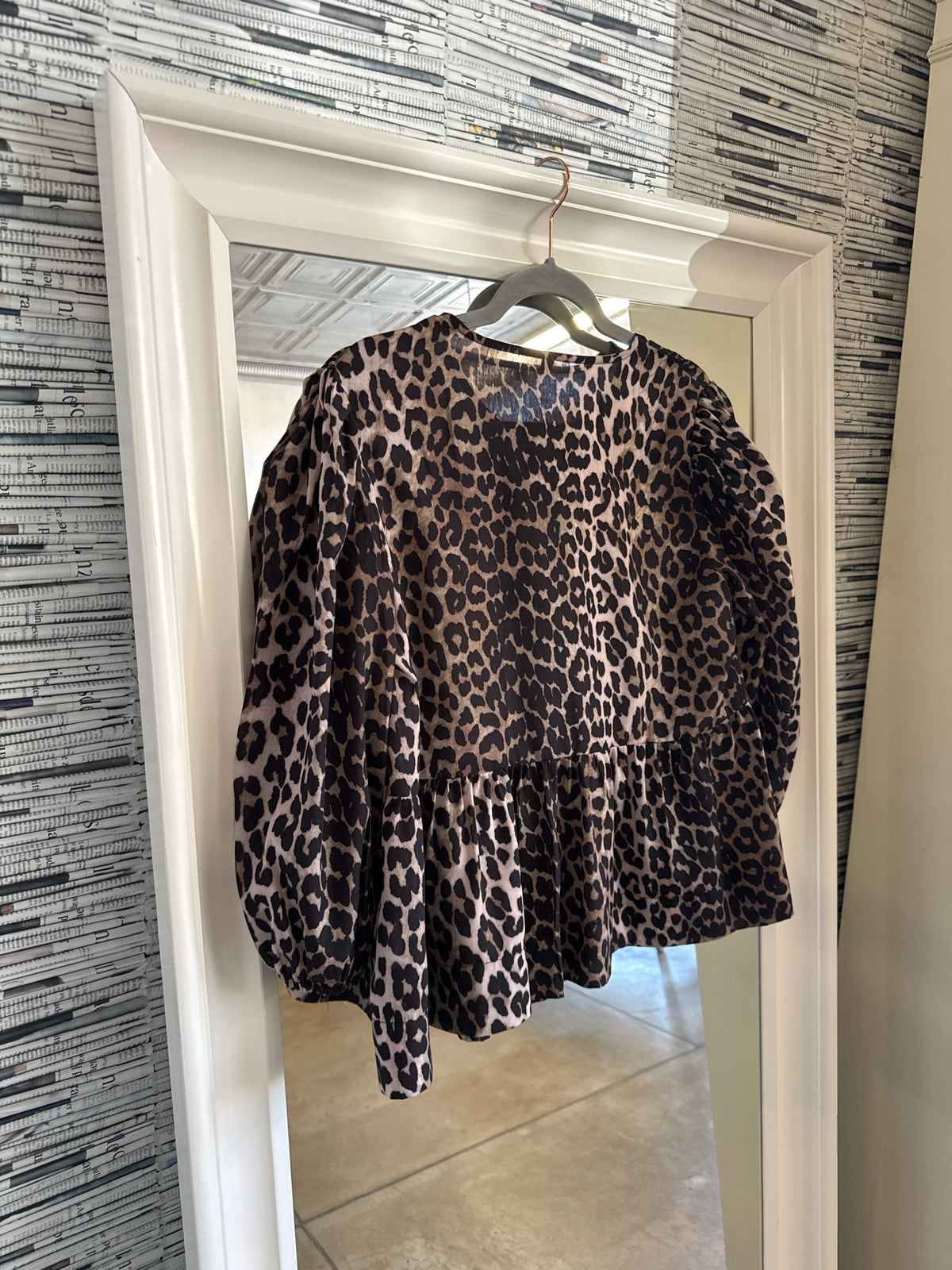 Size M Brown/Black Top
