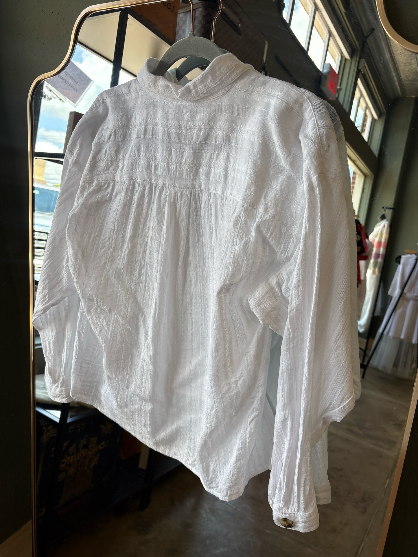LOFT Size XS White Top
