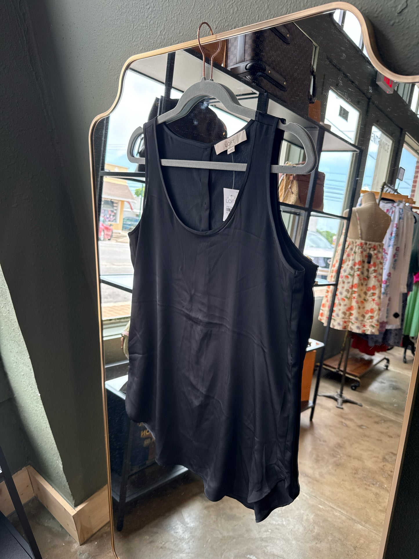 LOFT Size M Black Top