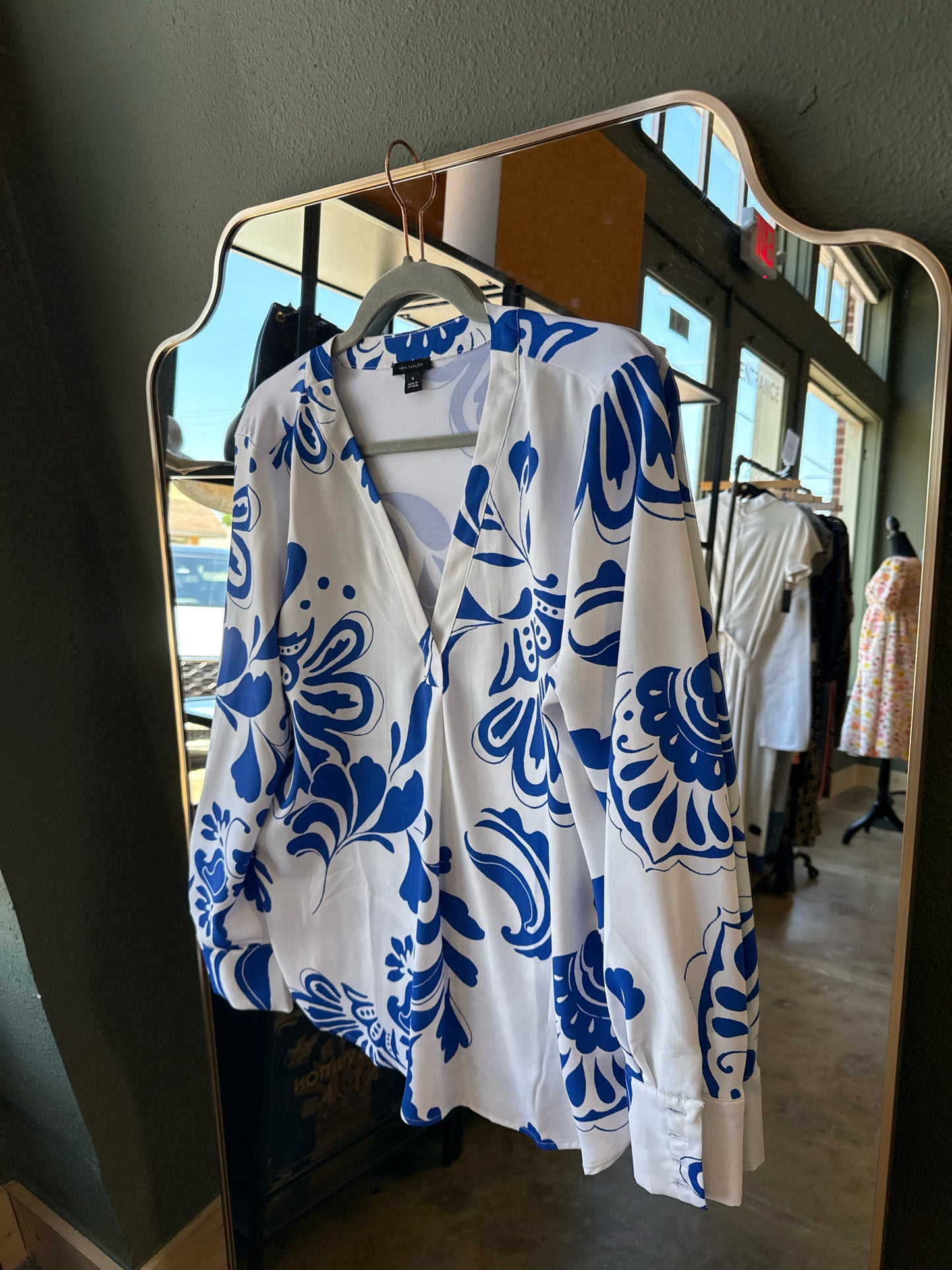 ANN TAYLOR Size M White/Blue Top