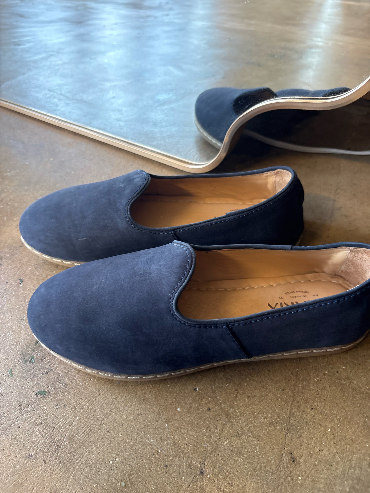 Charix Shoe Size 39.5 Navy Flats