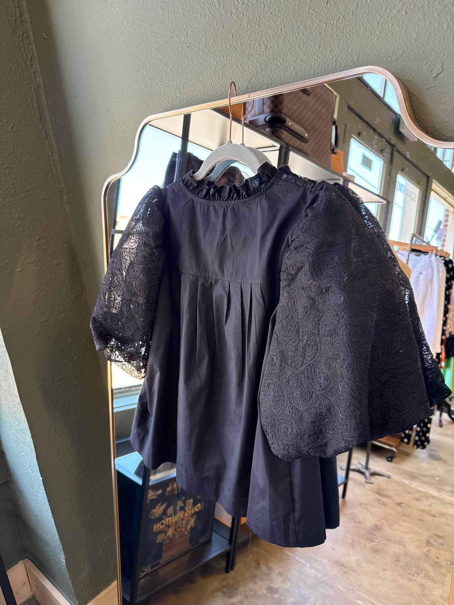 TCEC Size M Black Lace Top