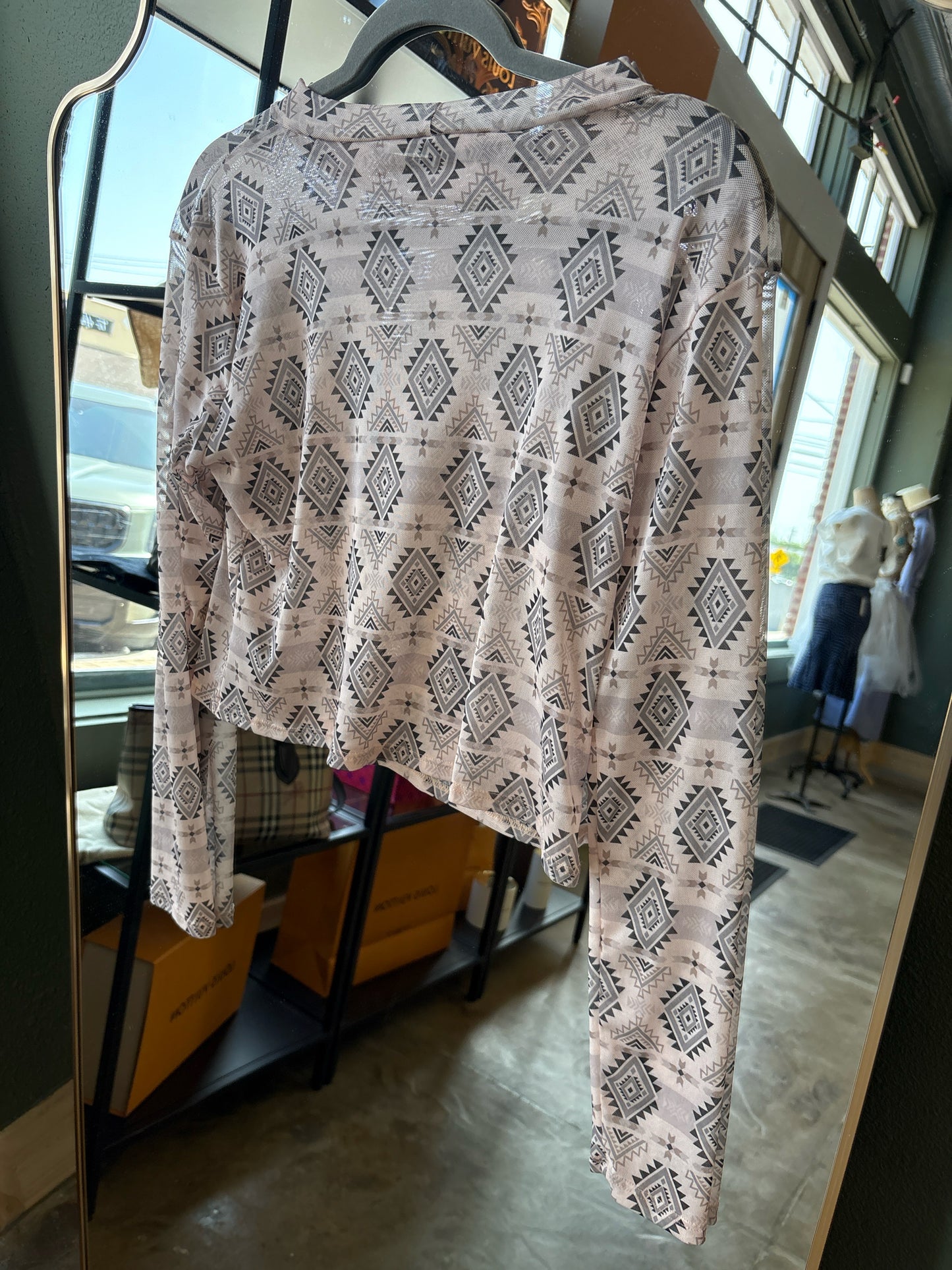 Lucky & Blessed Size L Cream + black Top