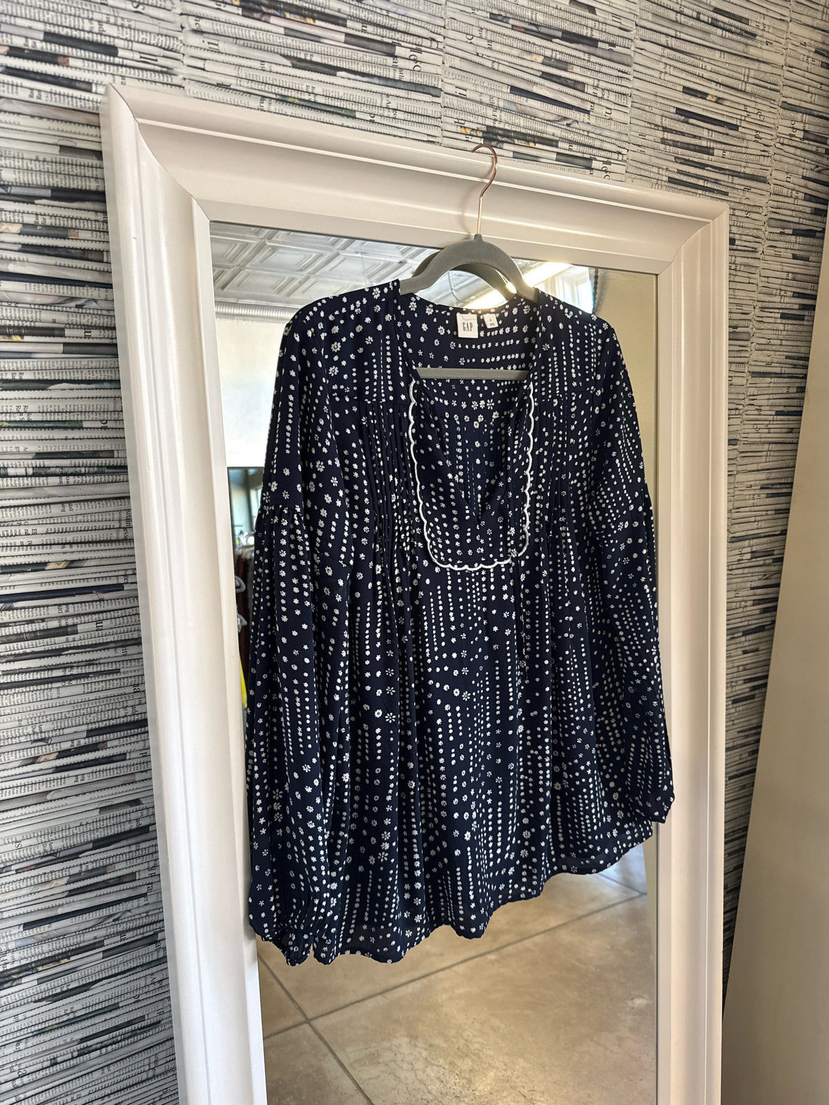 GAP Size S Navy Top