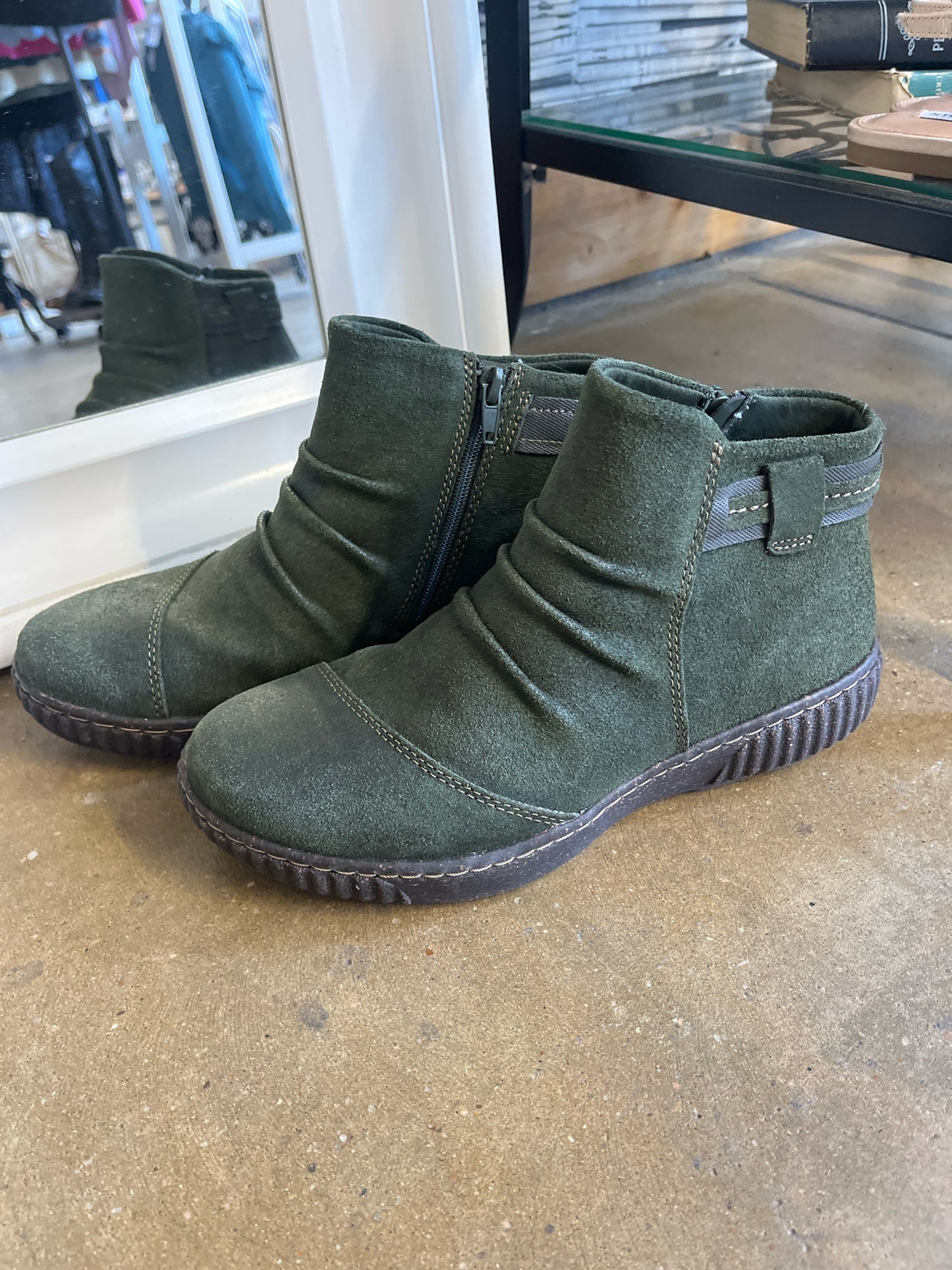 Clarks Shoe Size 7.5 Green bootie Boots