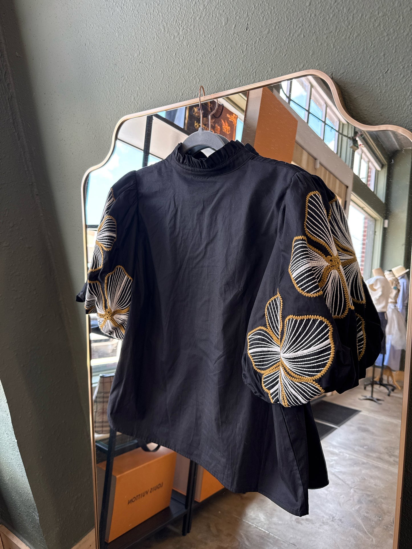 THML Size M Black/Gold Top