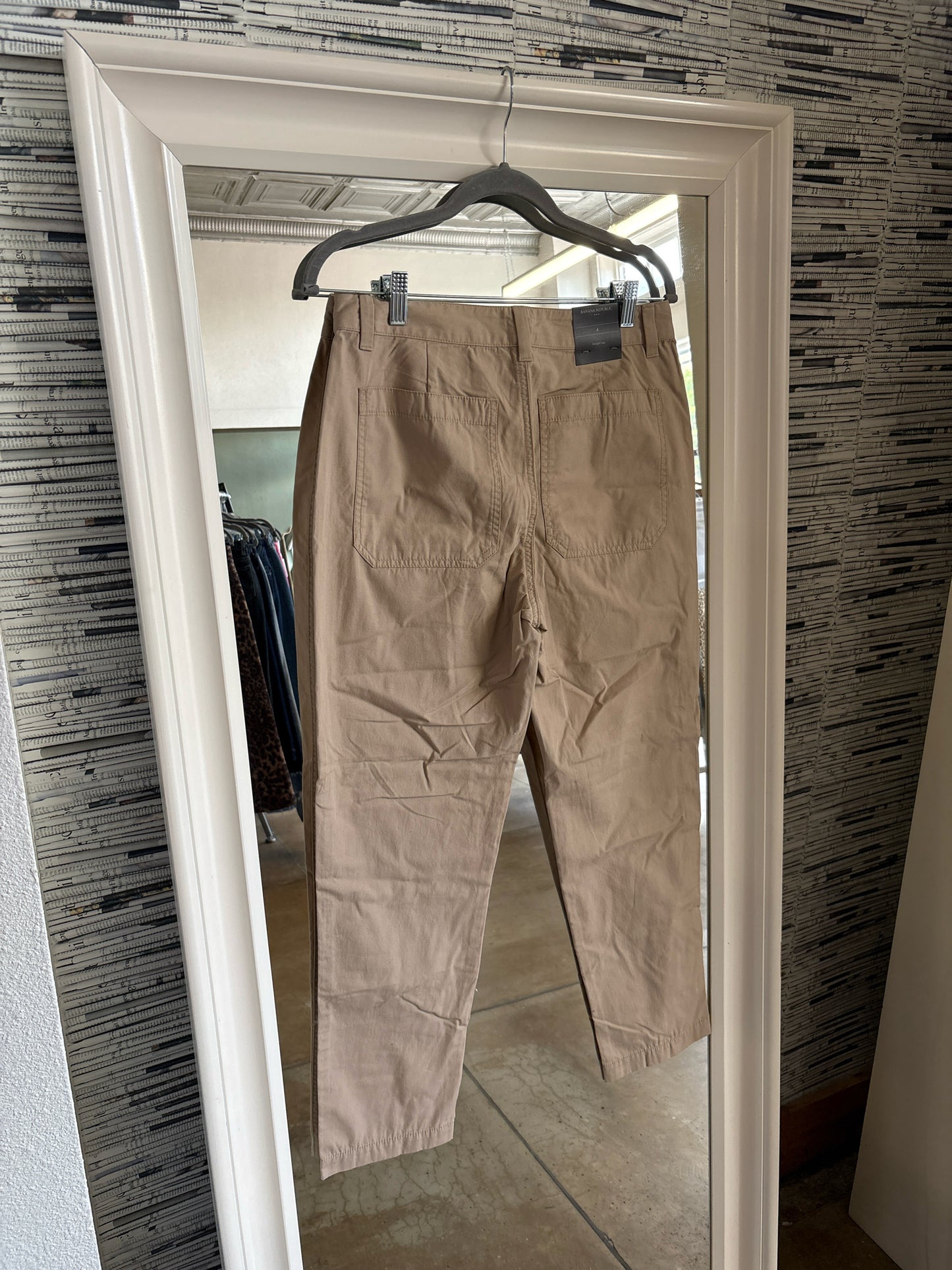 Banana Republic Size 4 Tan Pants