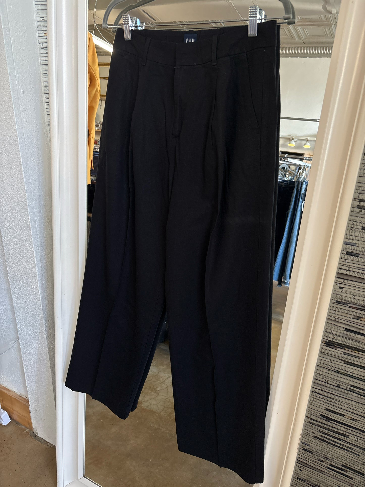 GAP Size 4 Black Pants