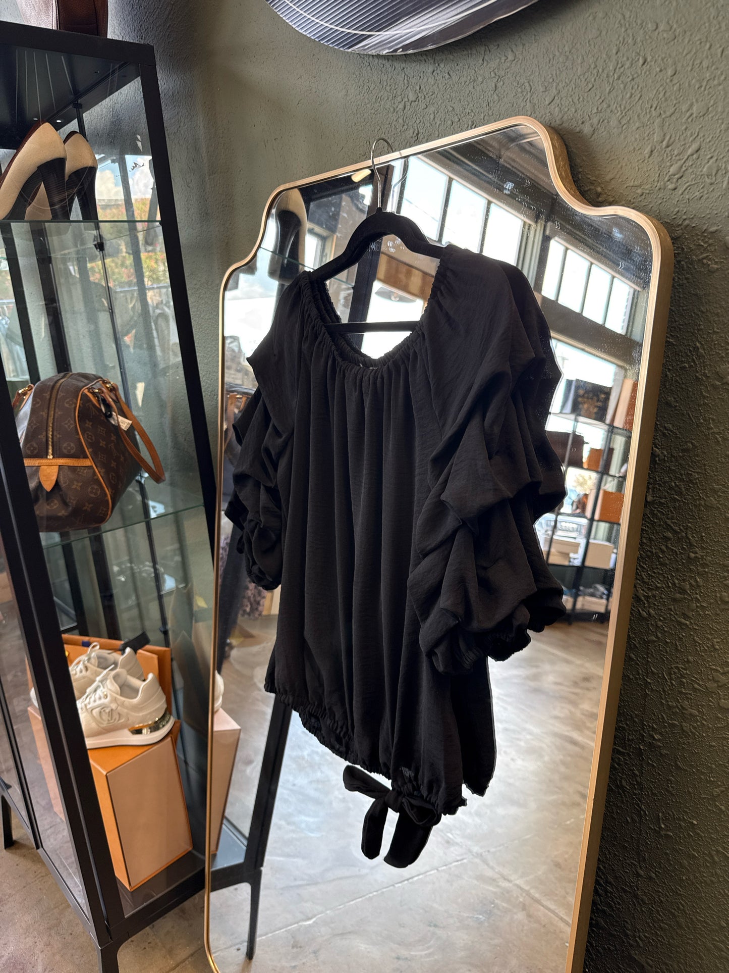 Vince Camuto Size L Black Top