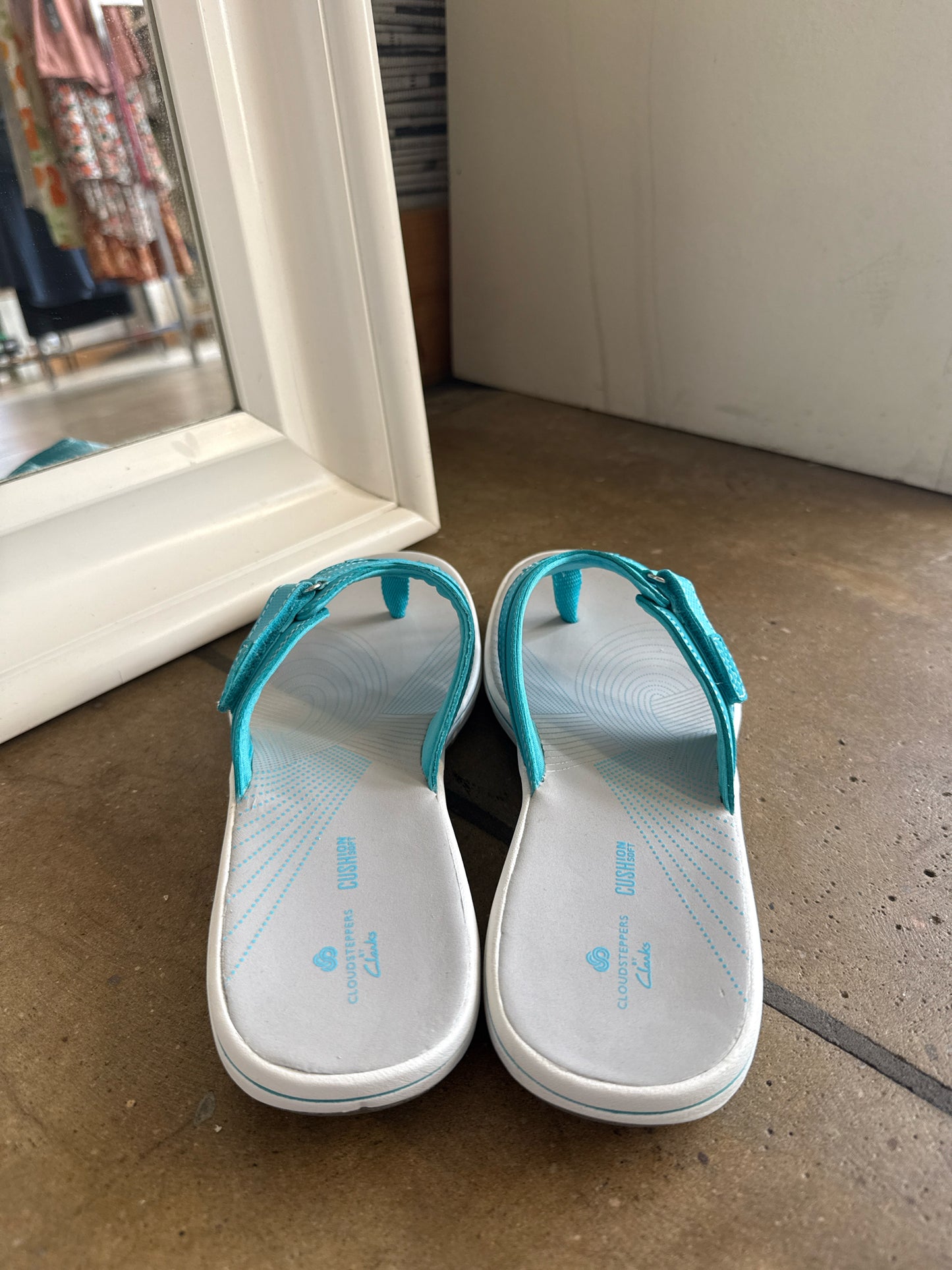 Clarks Shoe Size 9 Teal Flip Flops
