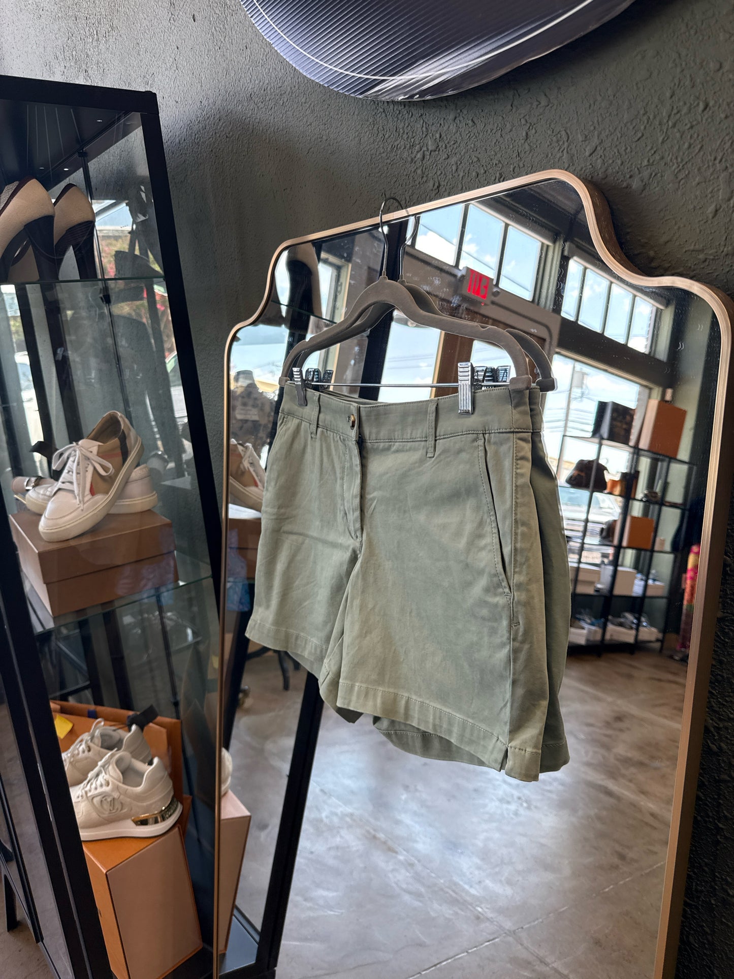 Tommy Bahama Size 6 Green Shorts