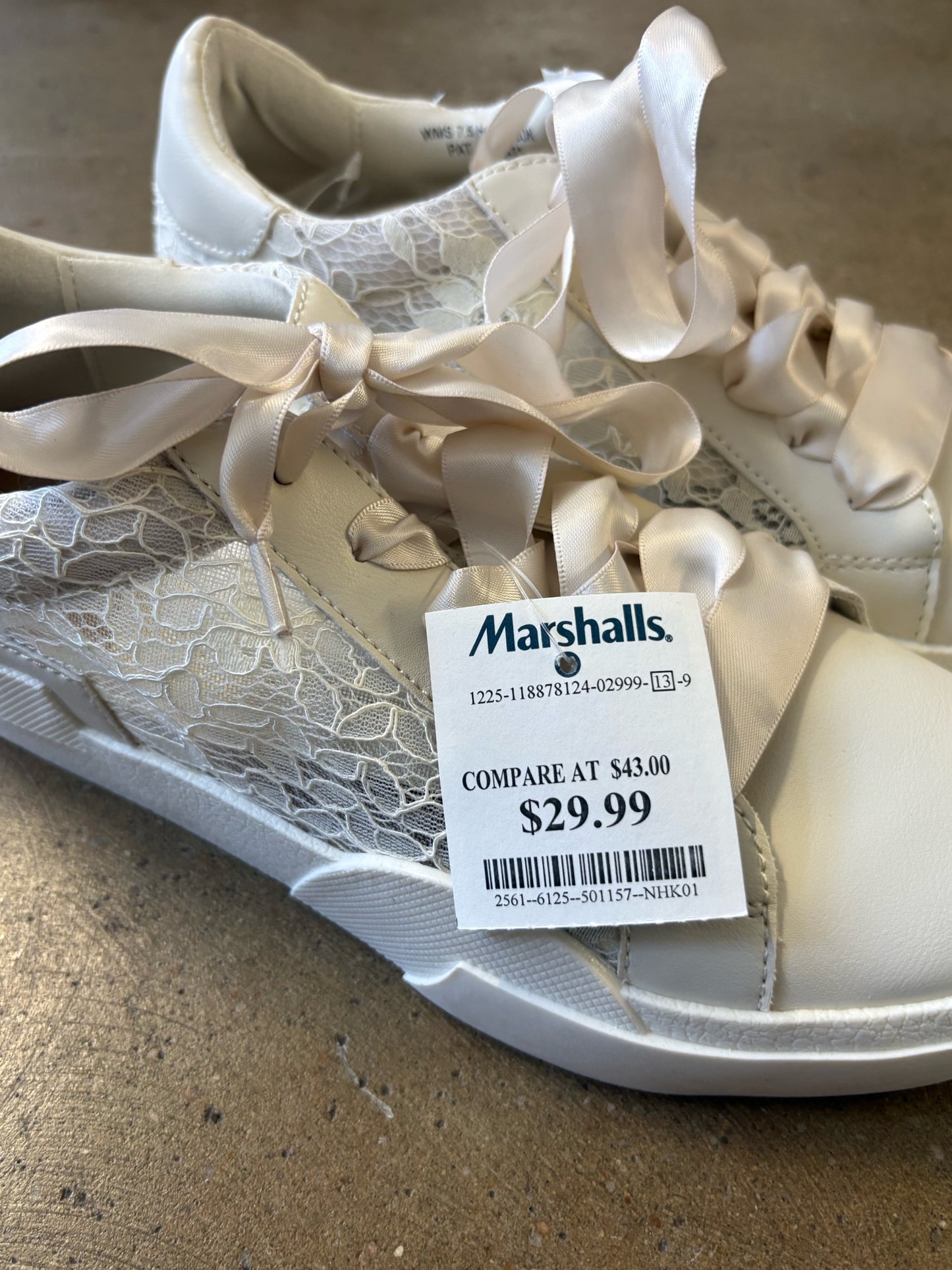 Dolce Vita Shoe Size 7.5 Cream Lace Sneakers
