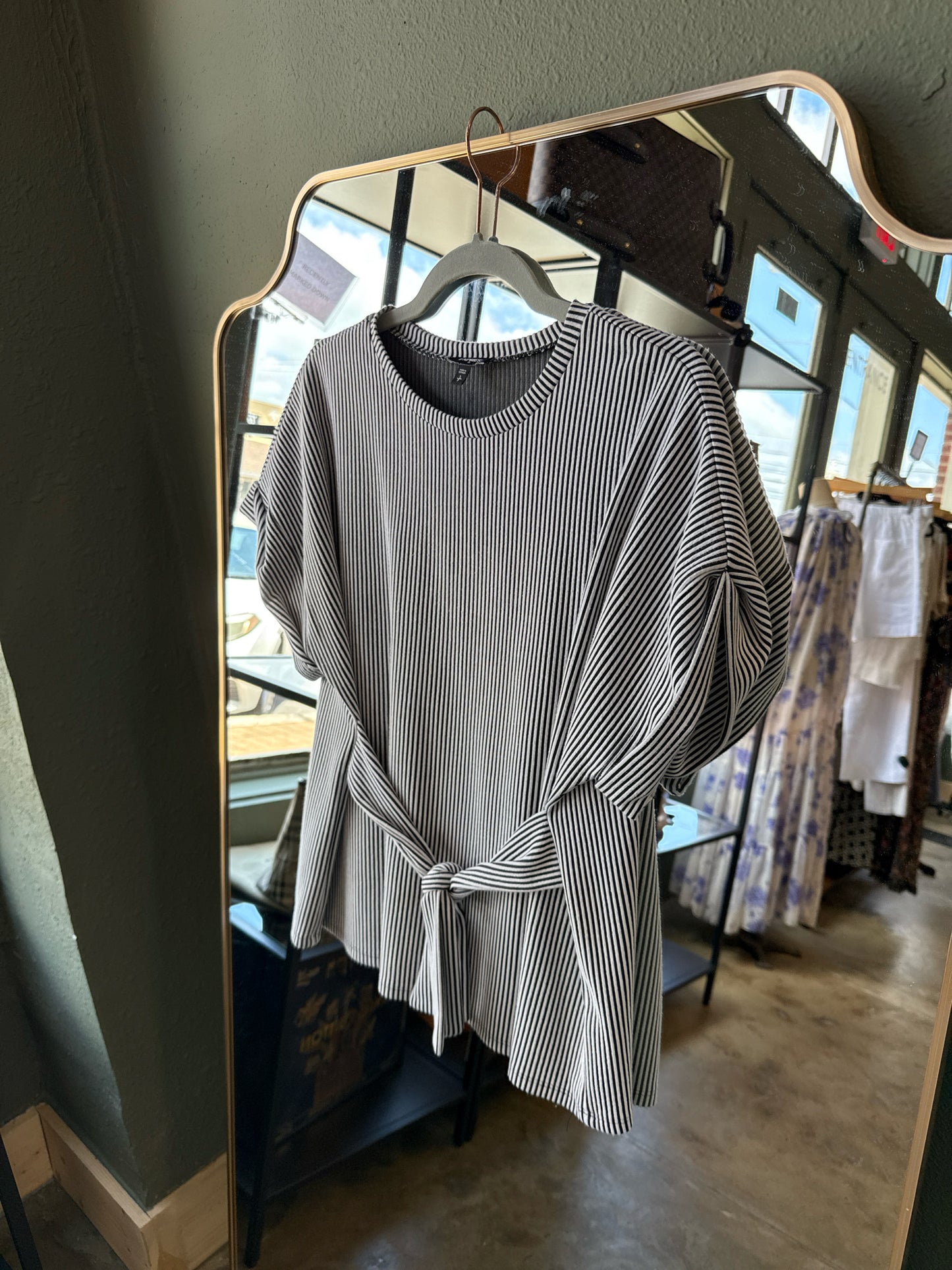 EXPRESS Size S Black/White Top