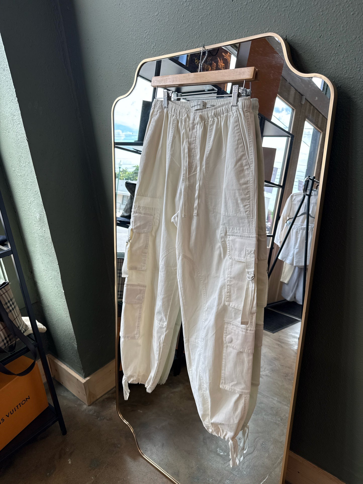 Abercrombie & Fitch Size S Ivory Pants