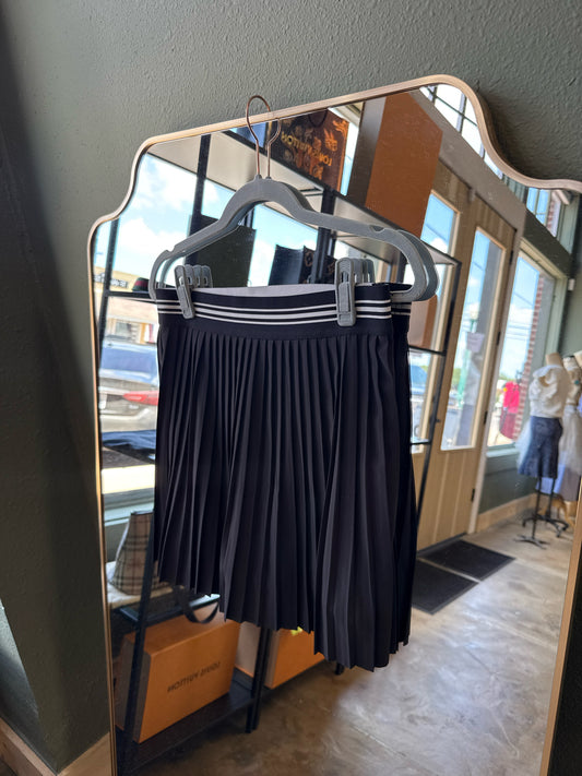 Lou & Grey Size M Black Pleated Skort
