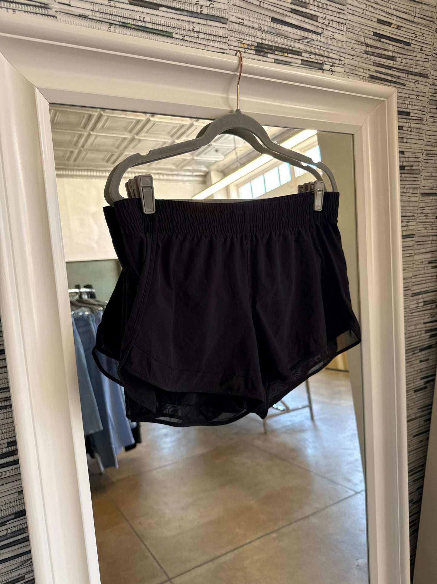 ATHLETA Size L Black Shorts