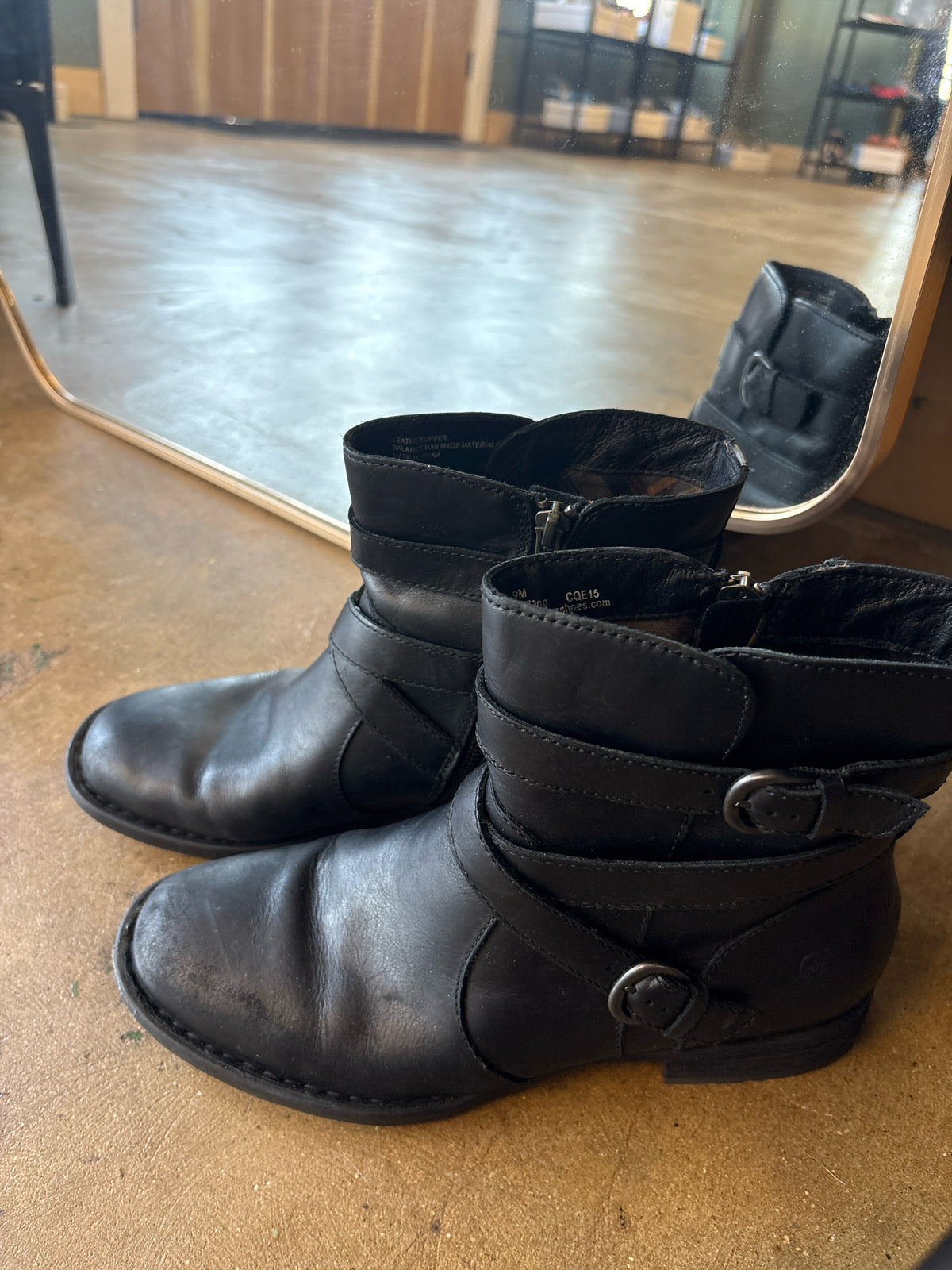 Born Shoe Size 9M Black Boots