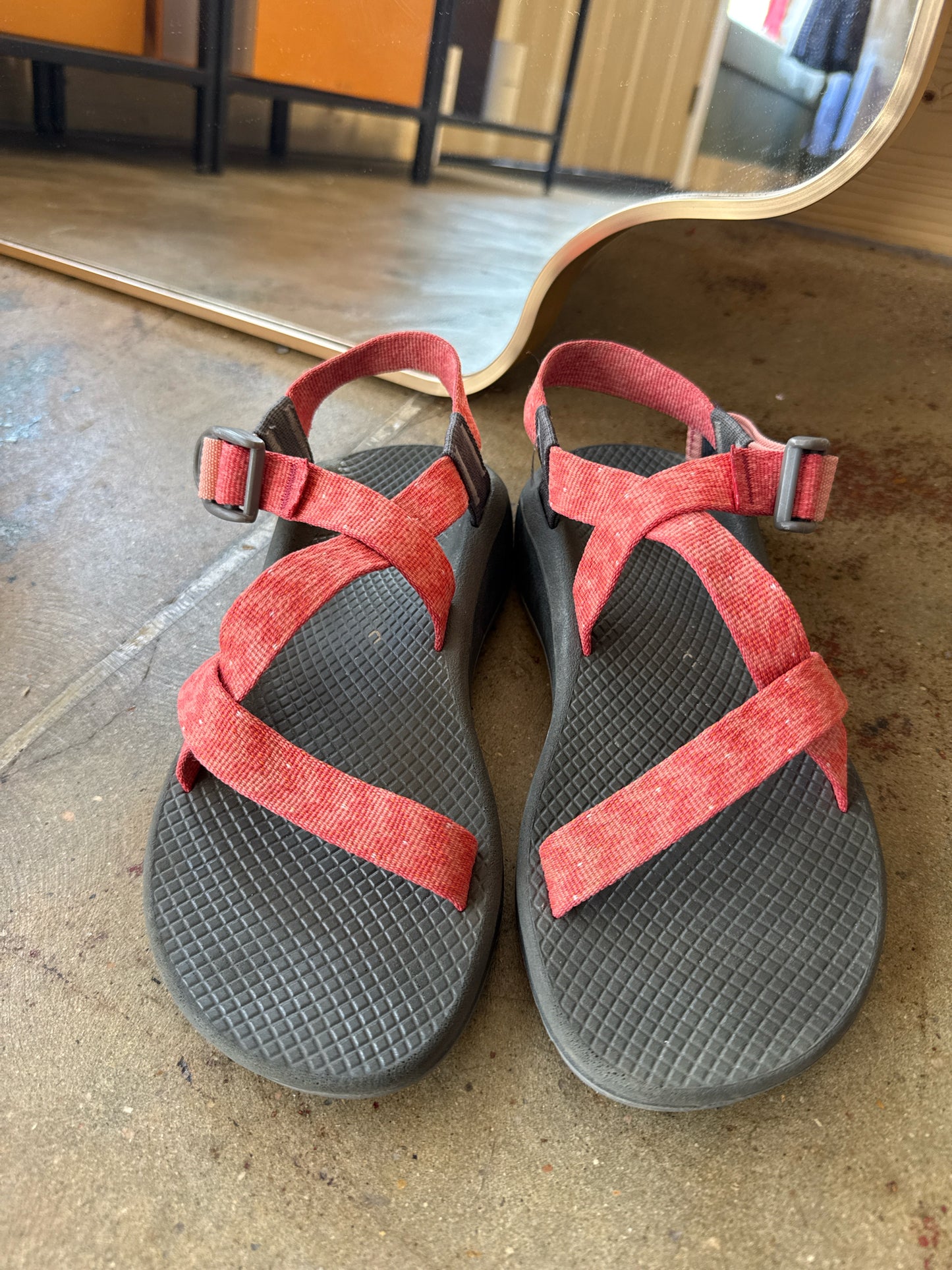 Chaco Shoe Size 7 Coral Sandals