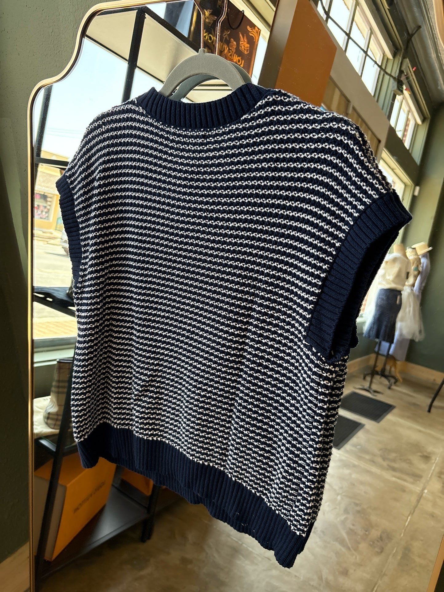 Pretty Garden Size M blue and white Sweater