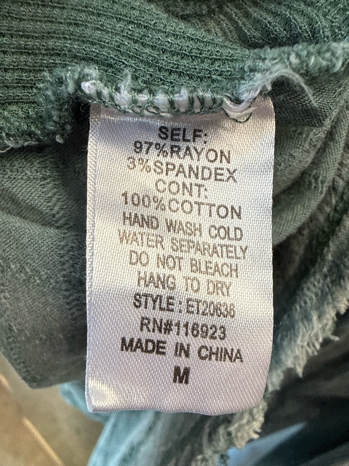 three bird nest Size M Green Top