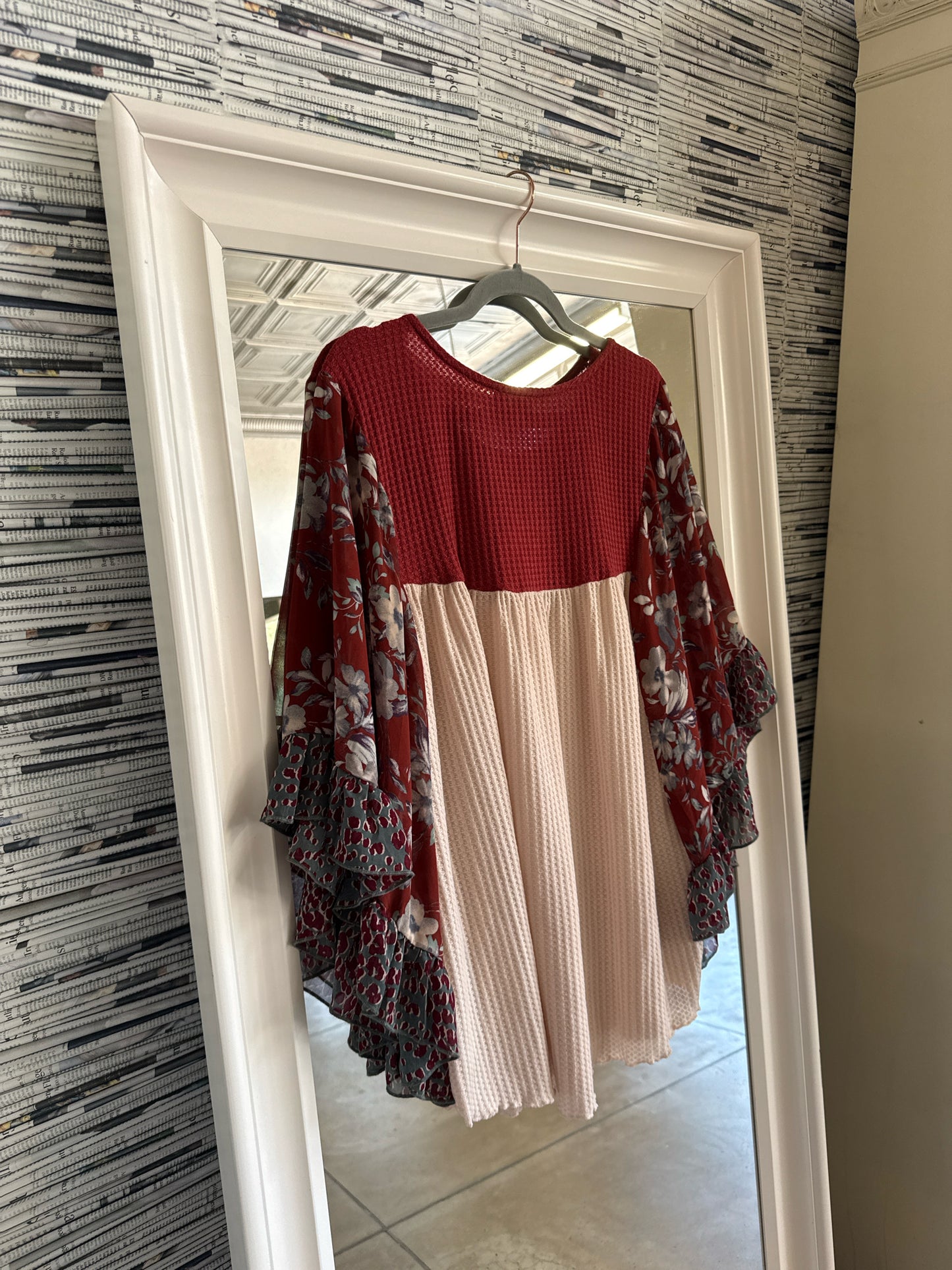 Umgee Size XL Cream/Red Top
