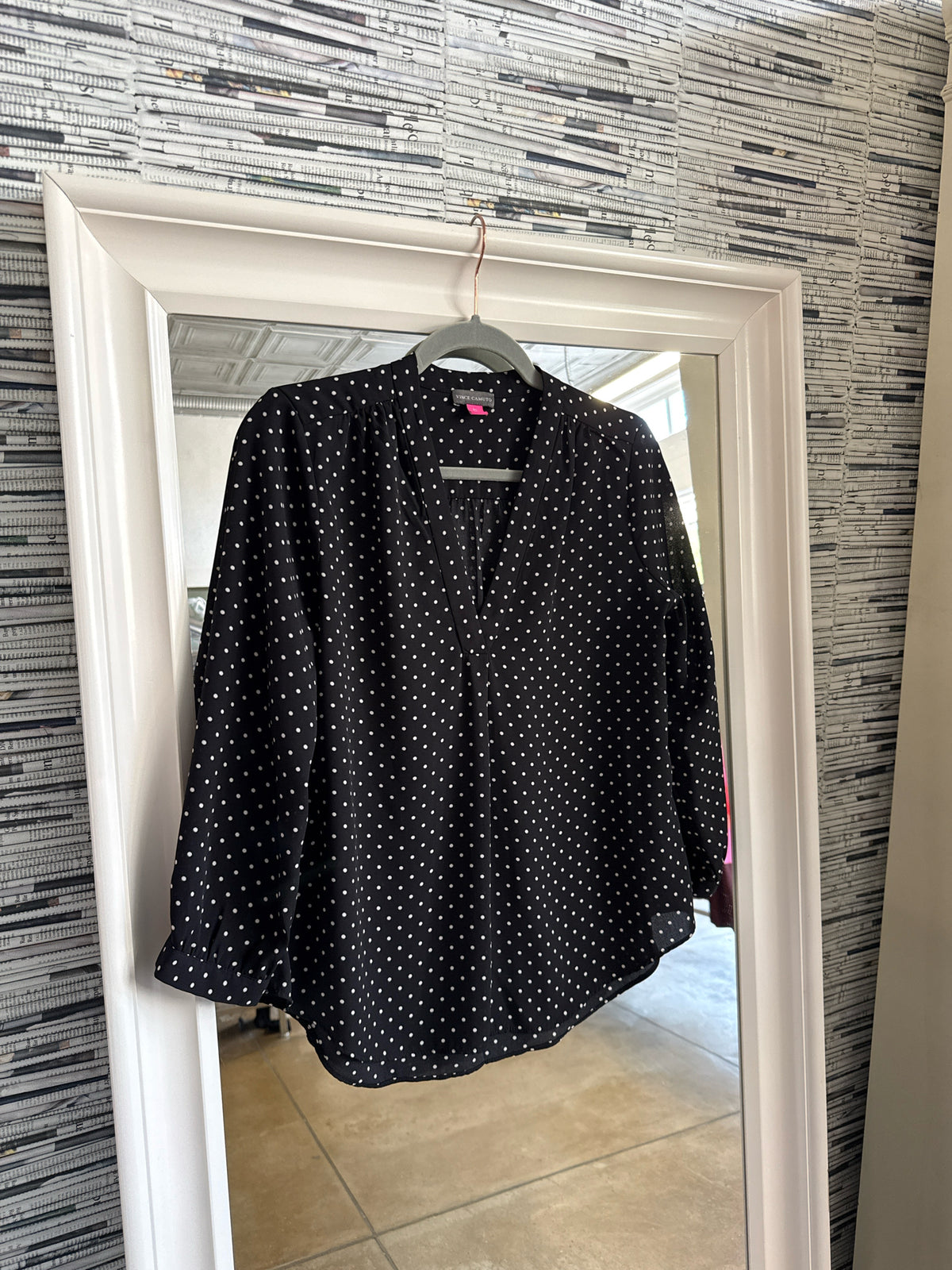 Vince Camuto Size XS B&W Top