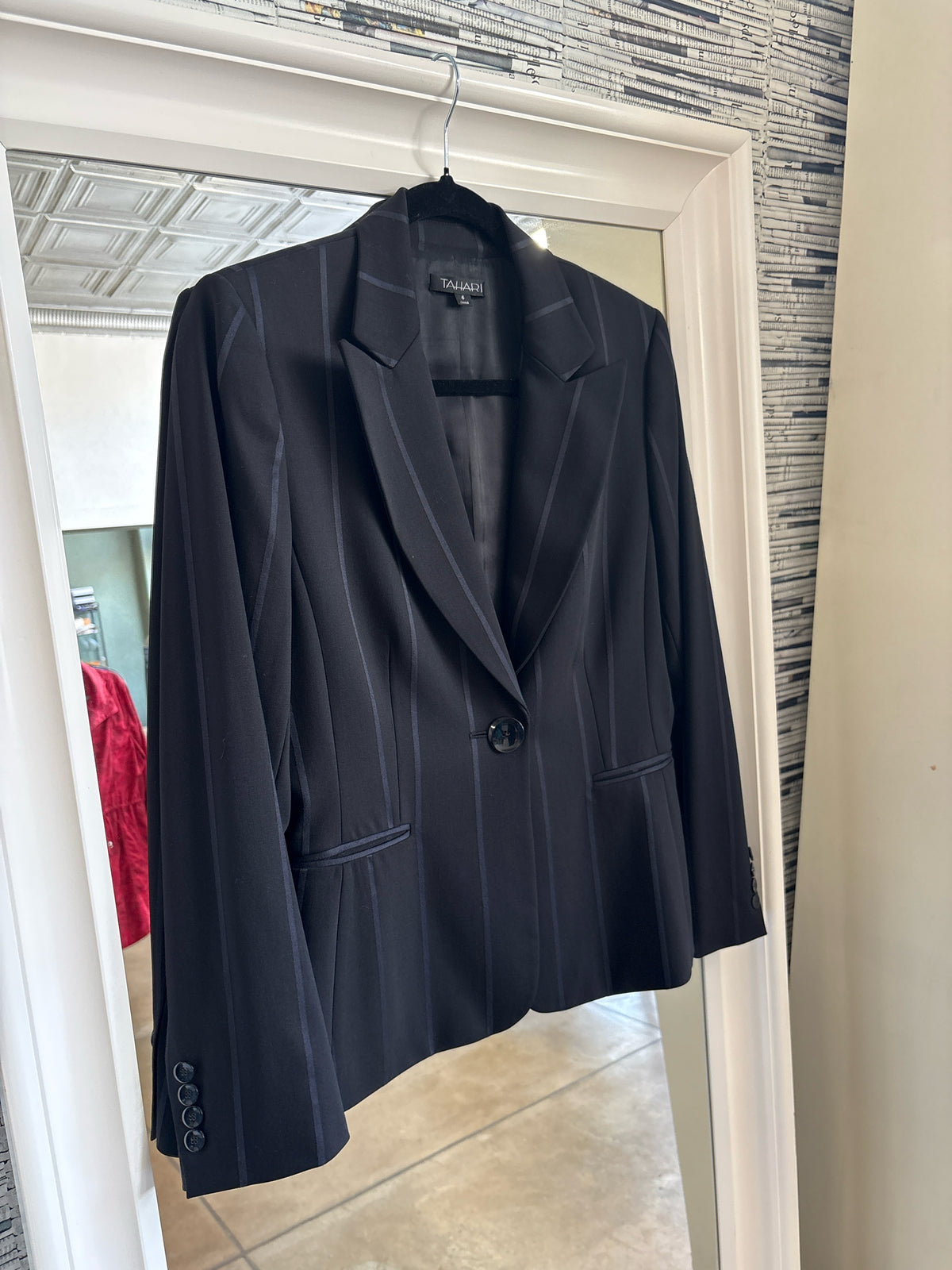 TAHARI Size 6 Black Two Piece Set
