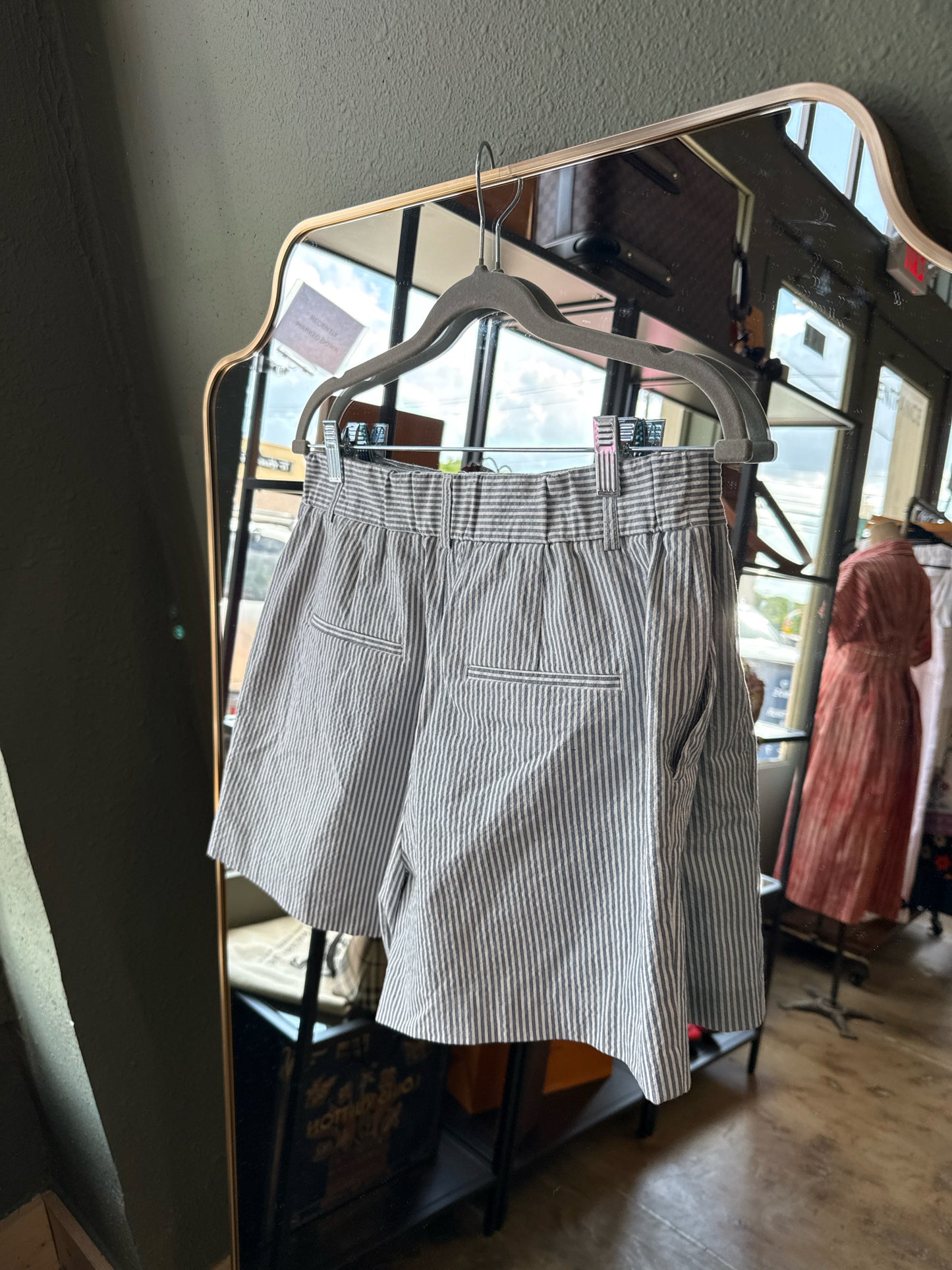 nicole Miller Size 6 Blue/White Shorts