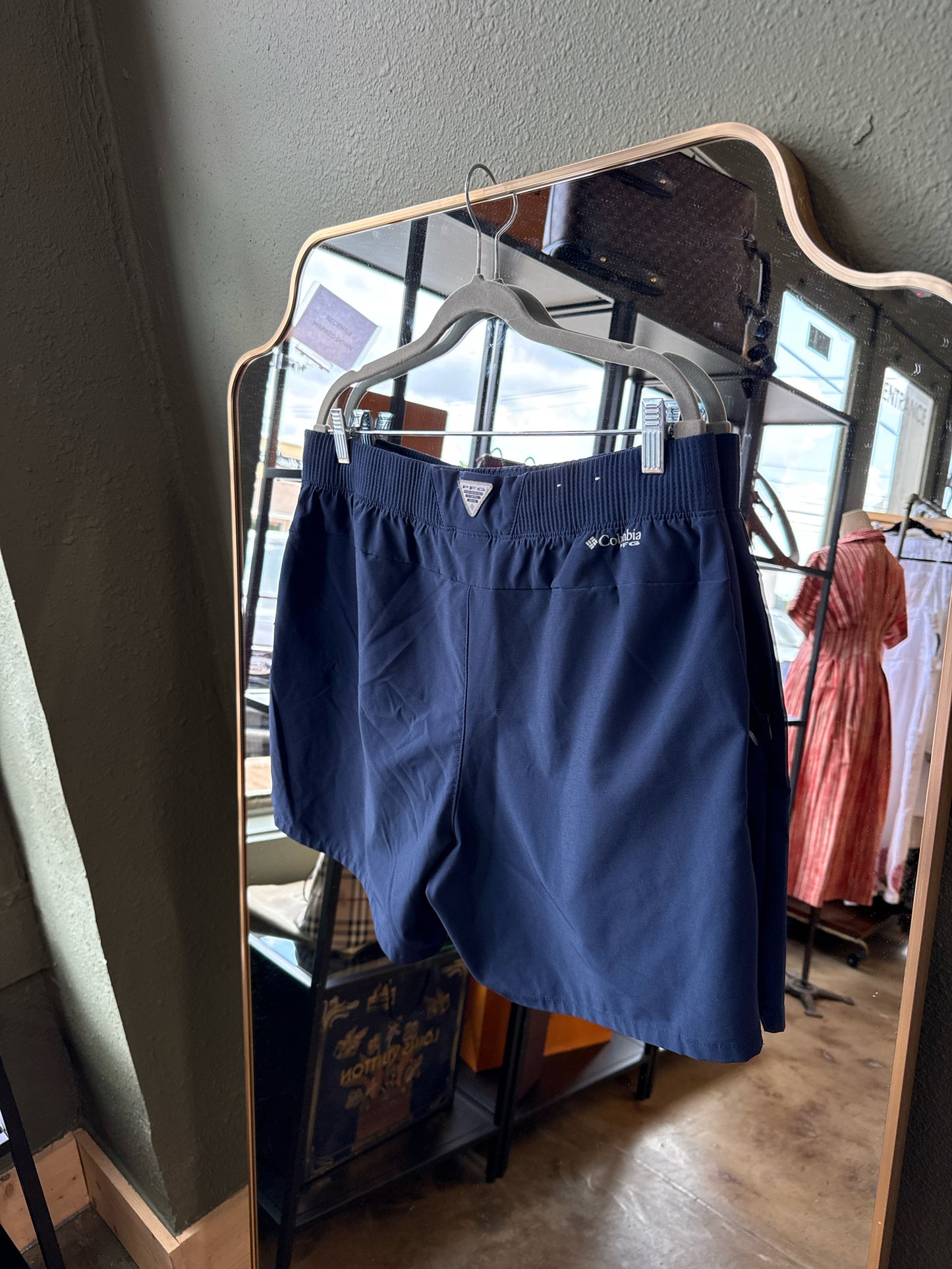Columbia Size L Navy Shorts