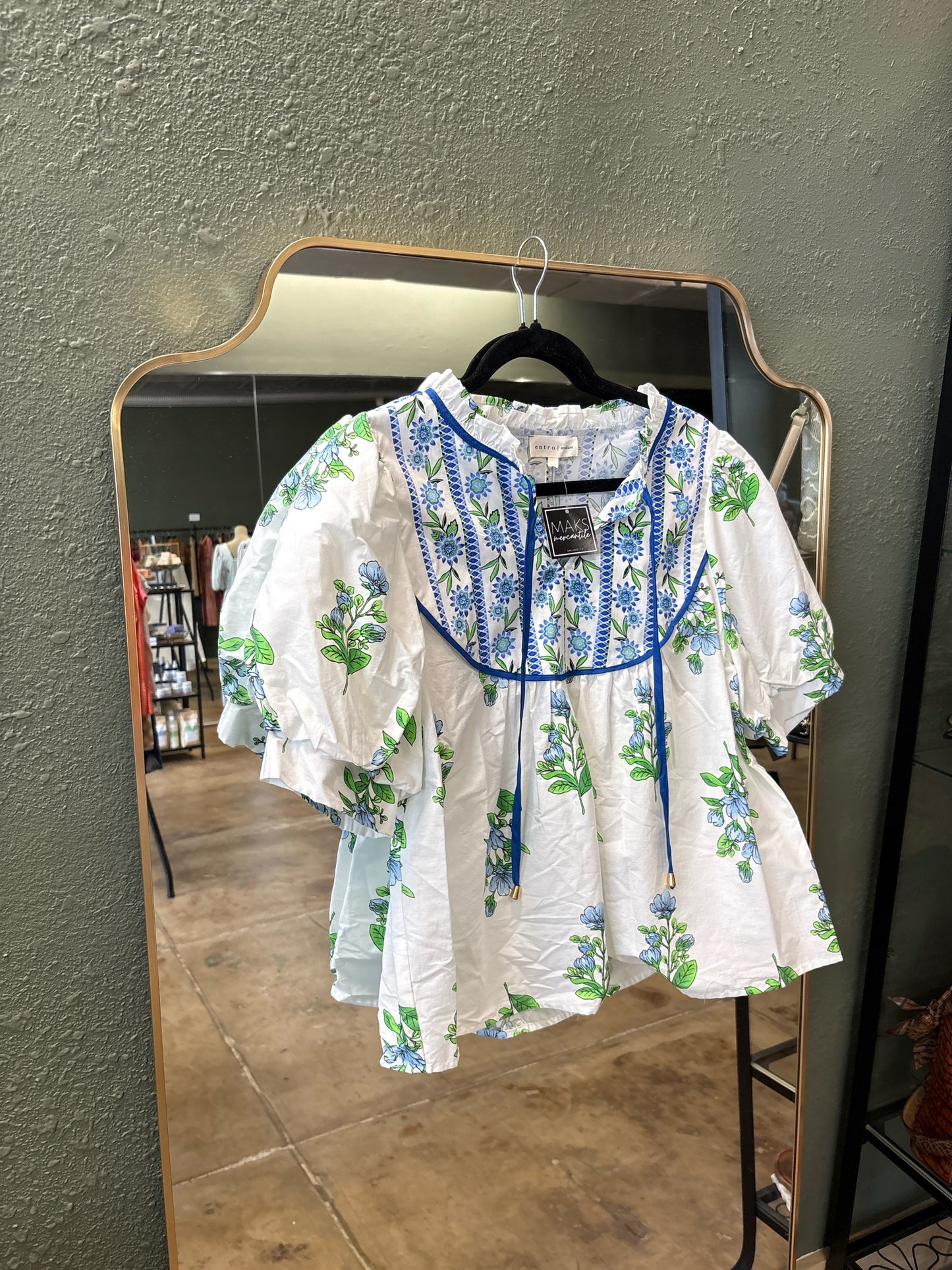 entro Size M White/Blue/Green Top
