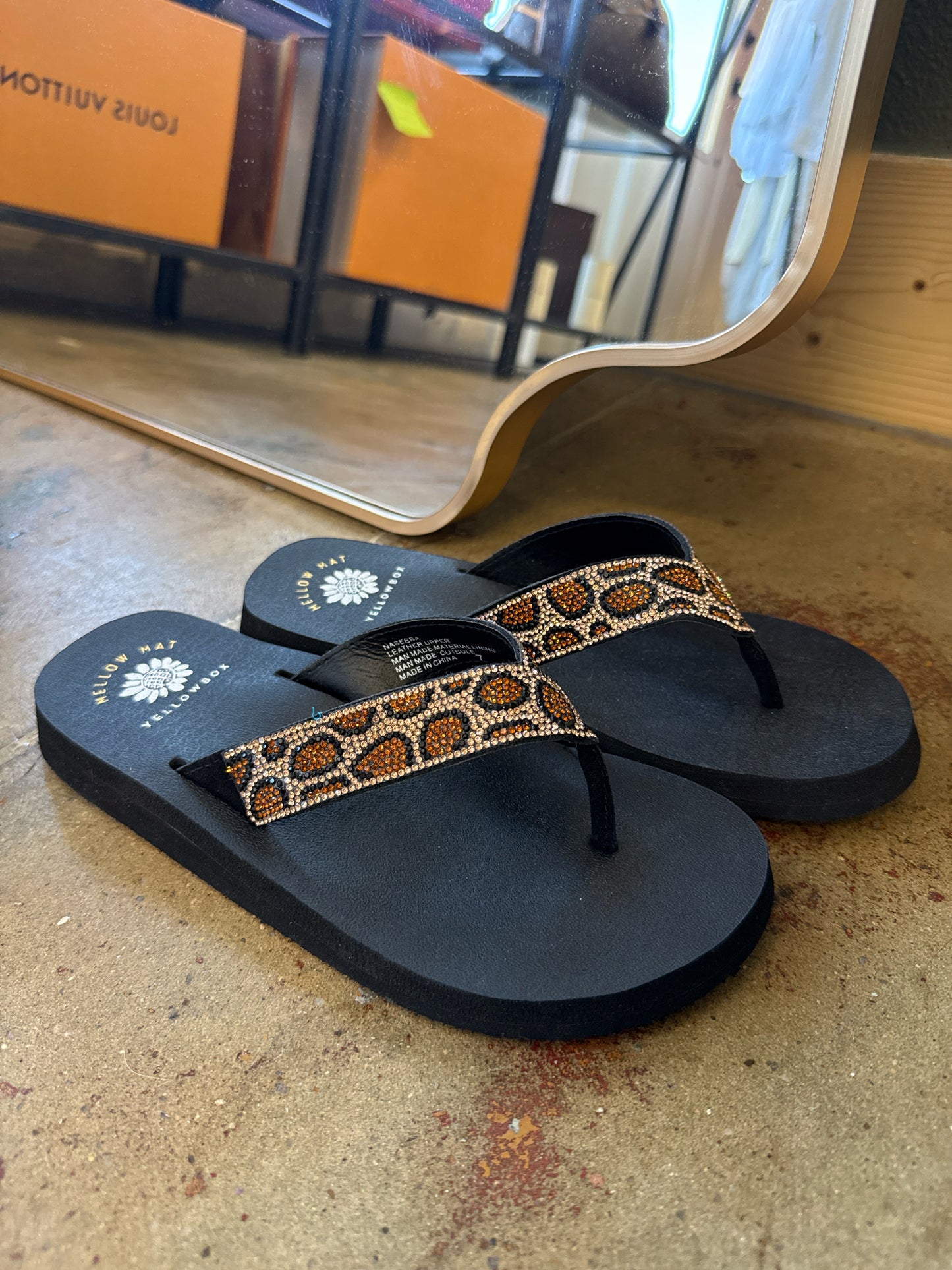 Yellow Box Shoe Size 7 Black/Brown Flip Flops