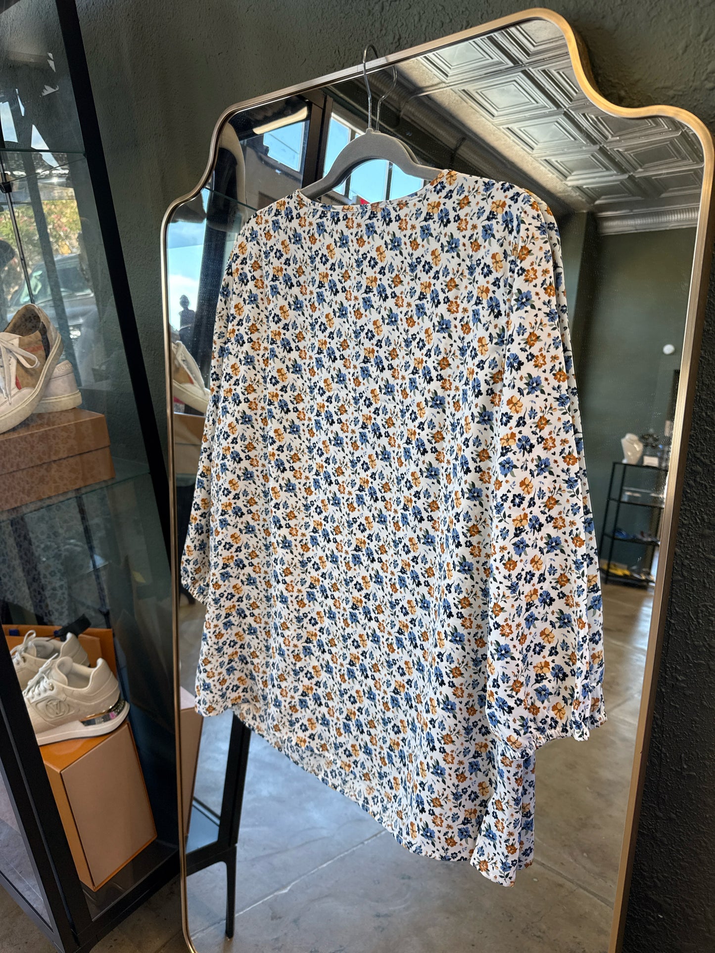 Mario Serrani Size L Cream/Blue Top
