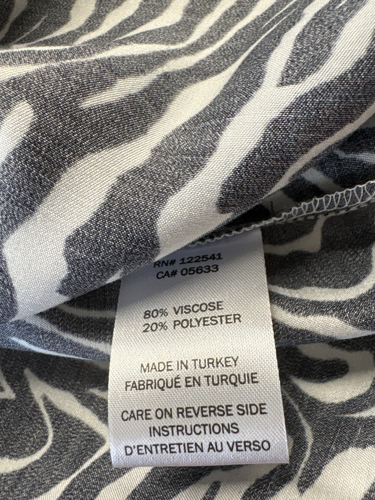 Isle Size M silver/white Top