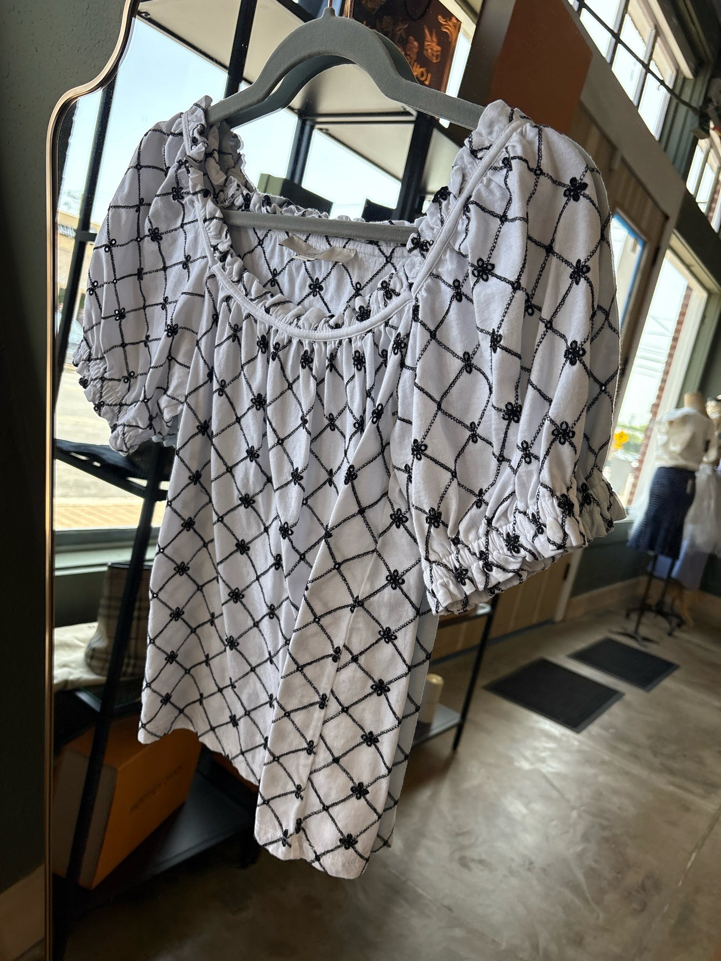 LOFT Size XS White + Black Top