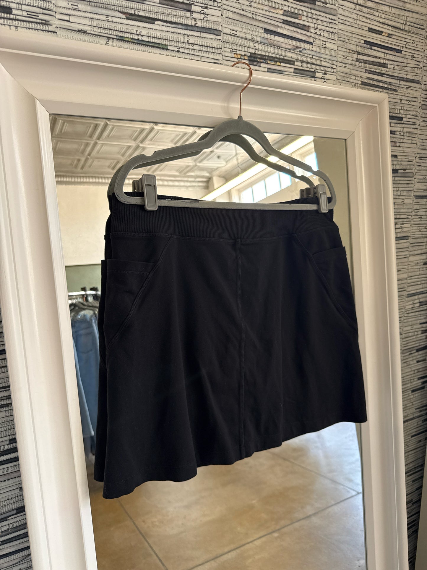 ATHLETA Size L Black Skort