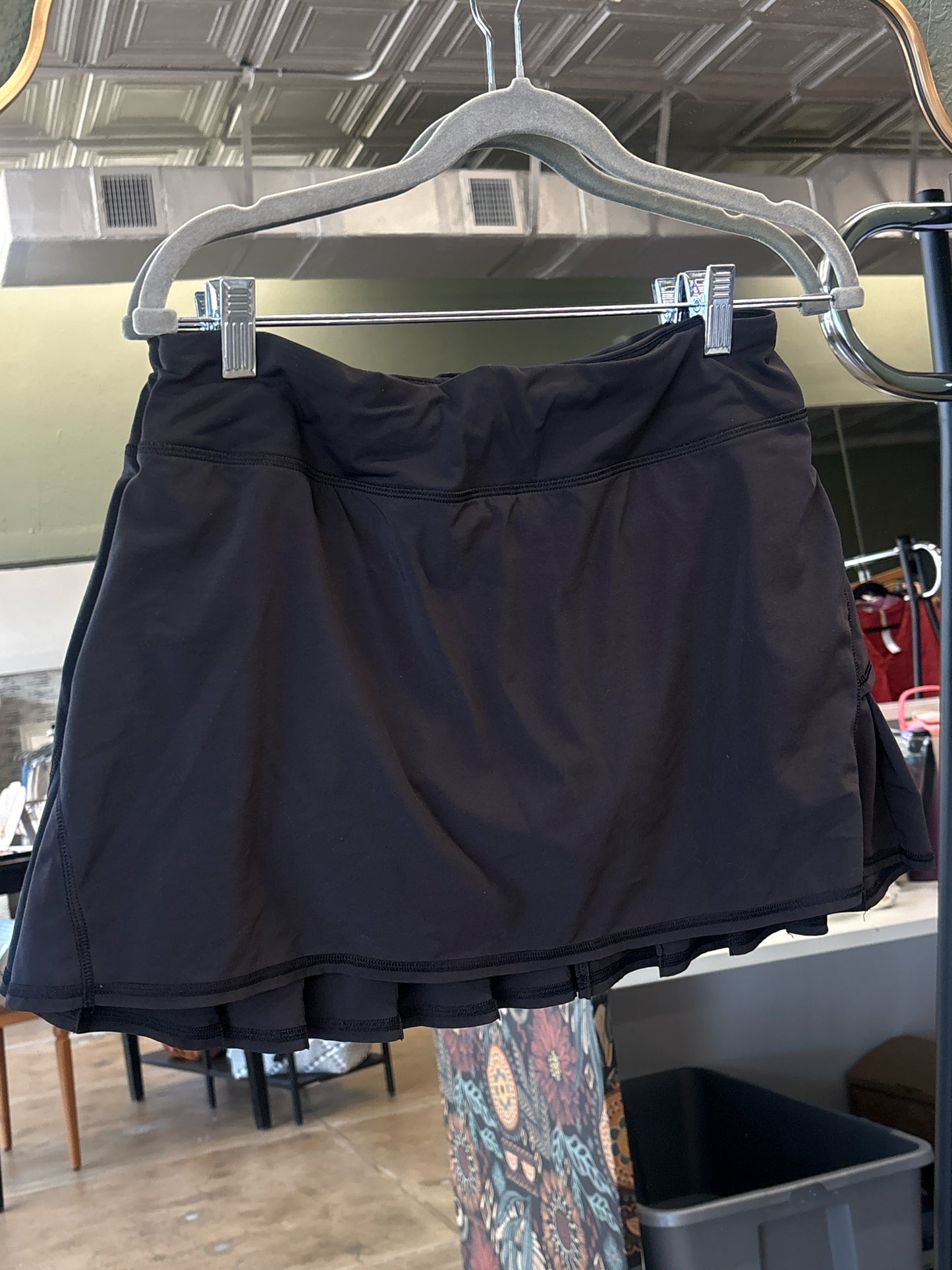 Lululemon Size 6 Black Skort