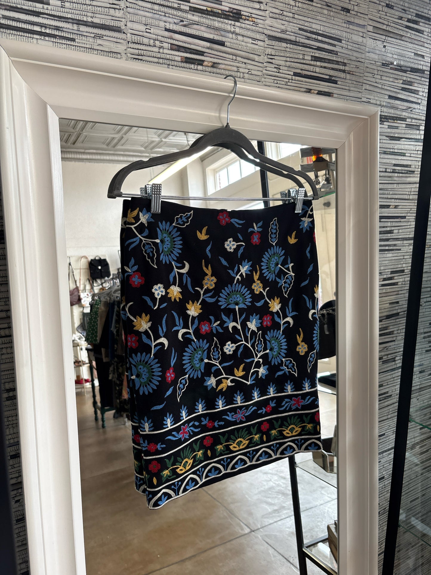 j mclaughlin Size 4 Black/Multi Embroid. Skirt
