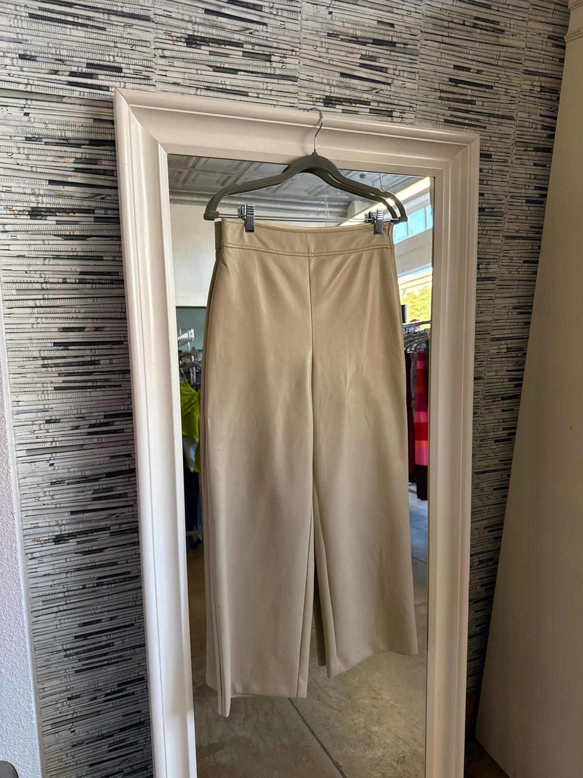 Babaton Size 6 Cream Pants