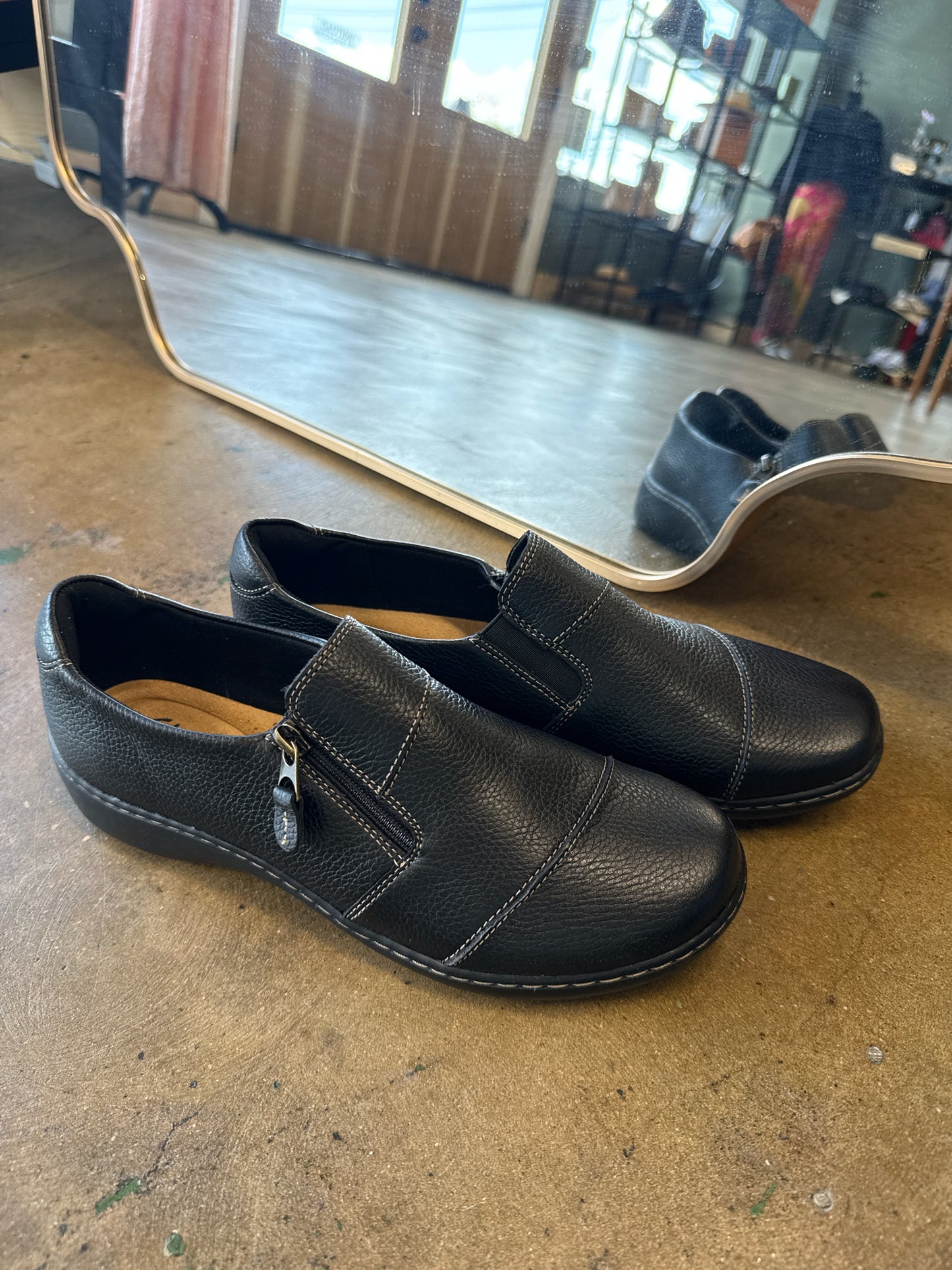 Clarks Shoe Size 9.5 Black Loafers