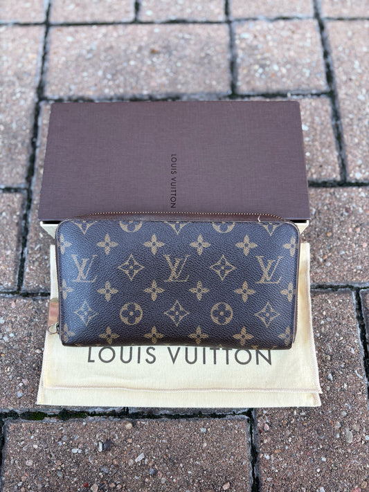 Louis Vuitton Brown/Tan Signature Monogram Wallet/Wristlet
