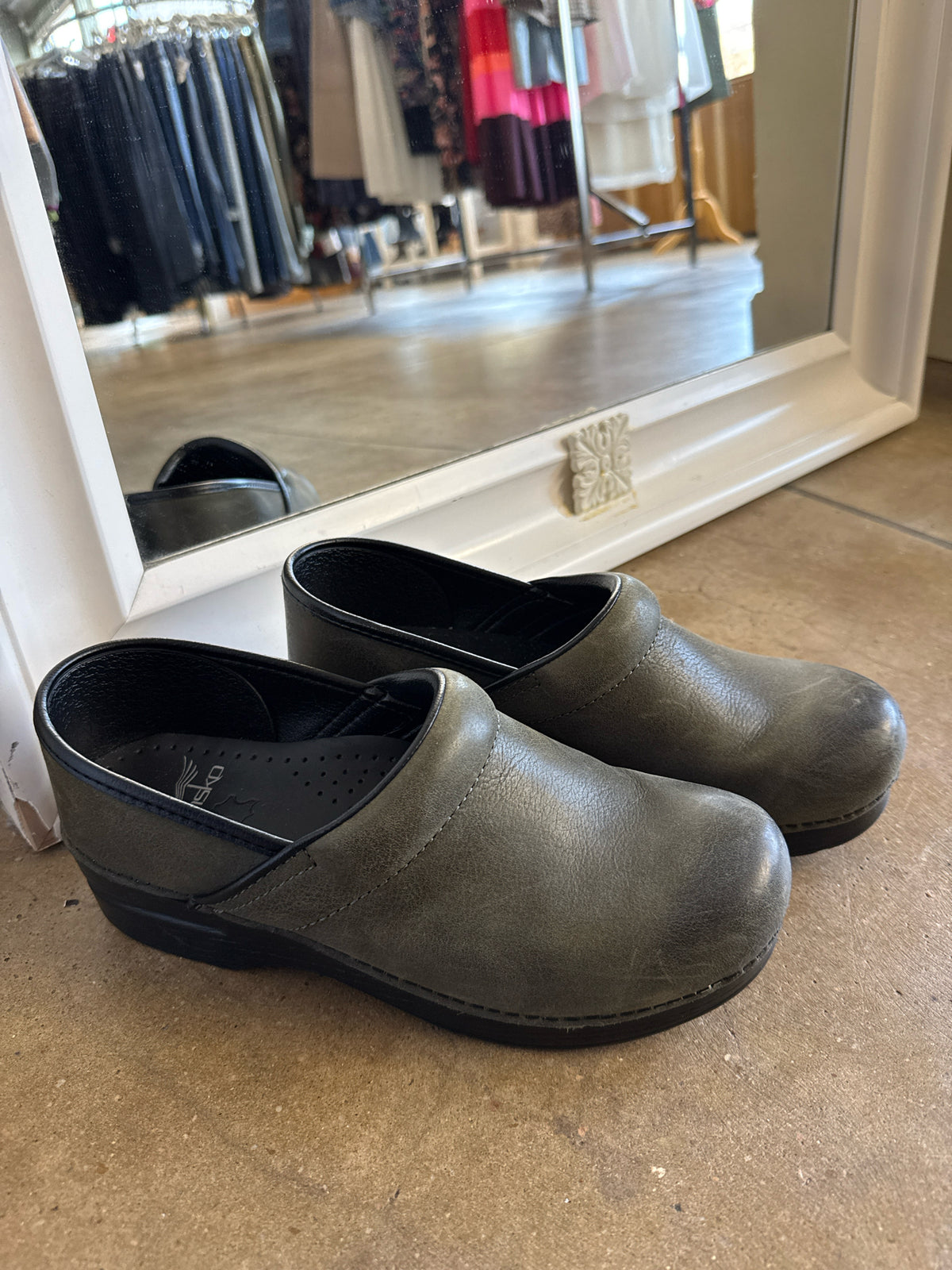 Dansko Shoe Size 39 Green Clogs